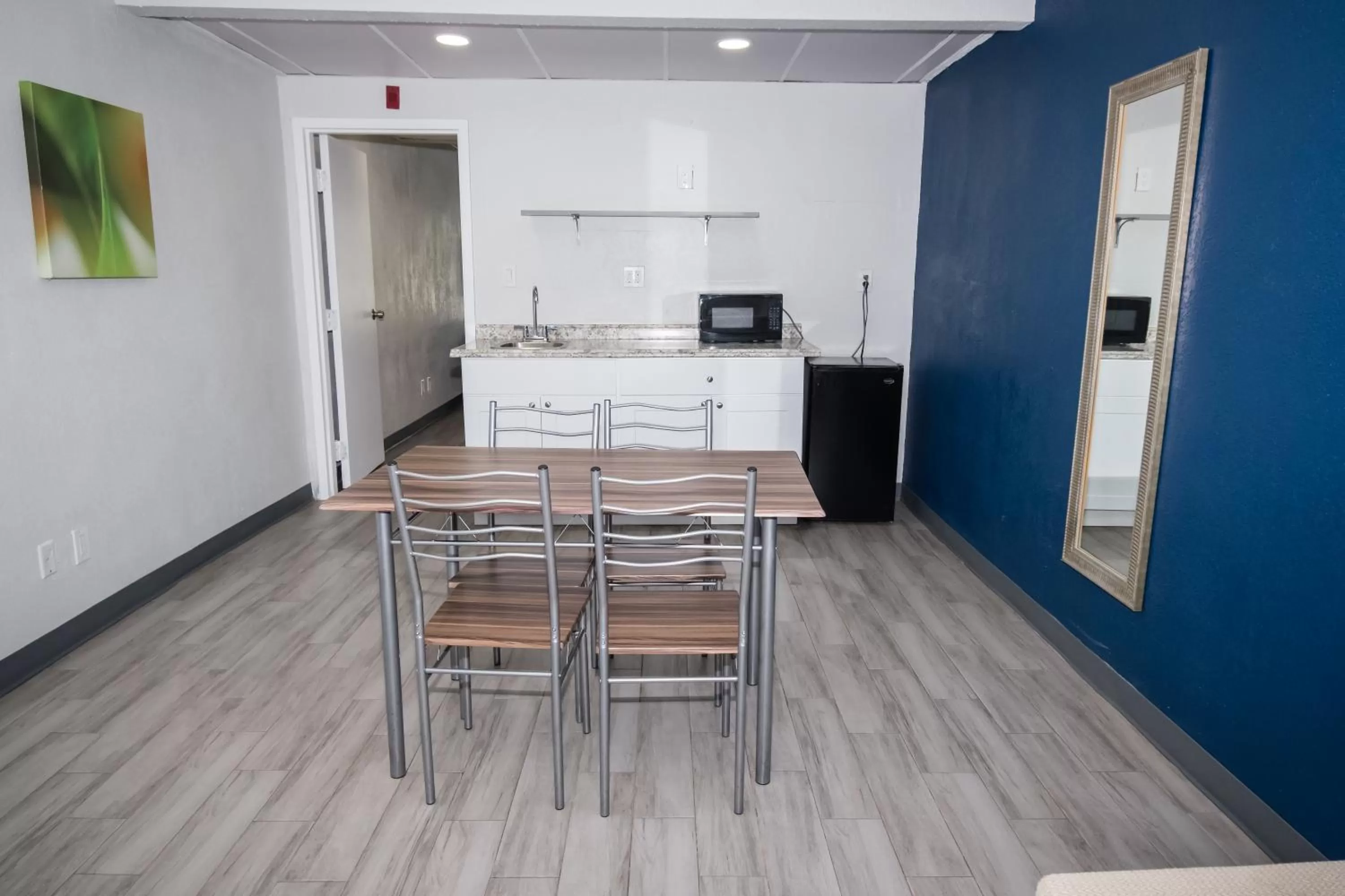 Kitchen or kitchenette in Motel 6 - Altamonte Springs, FL
