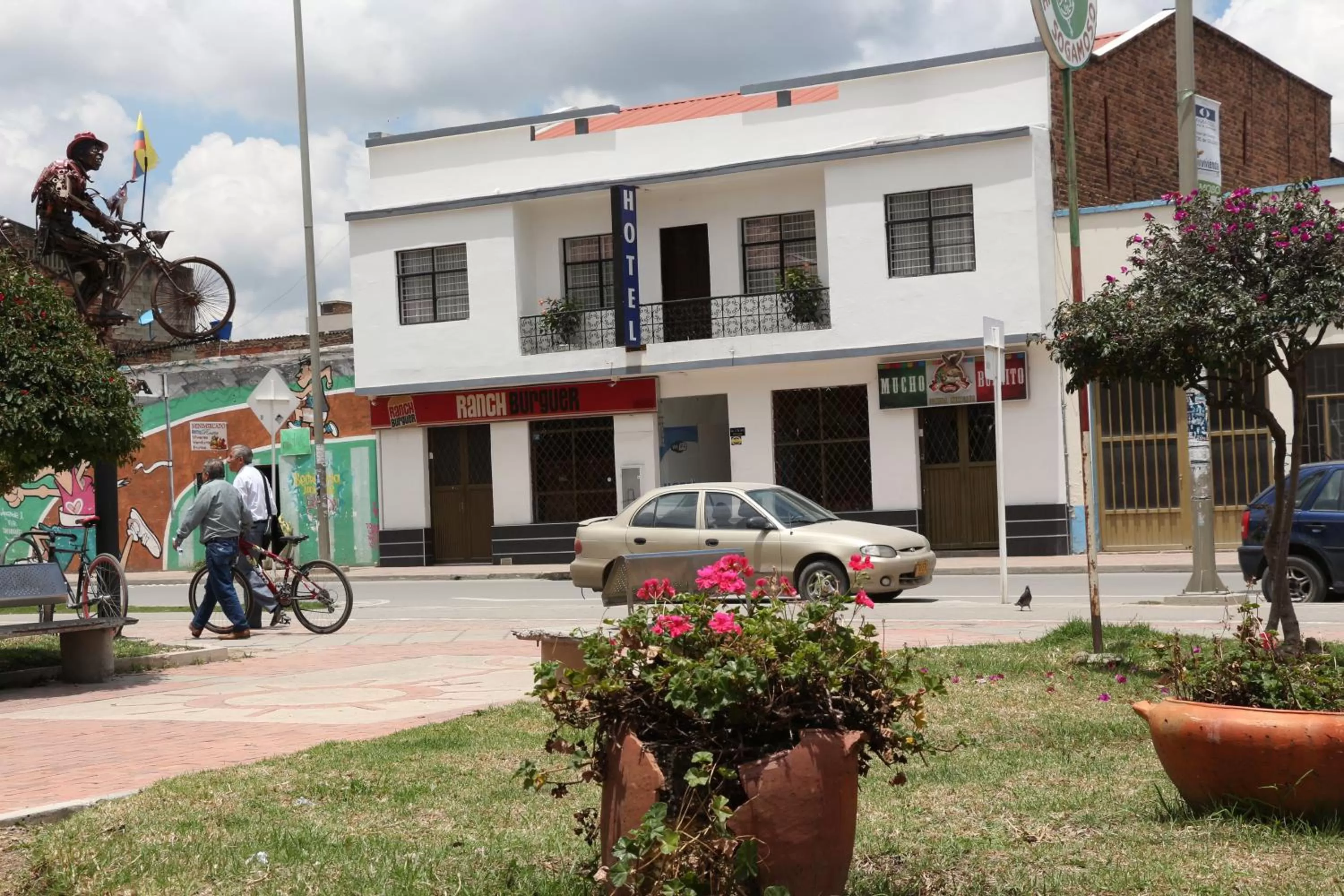 Facade/entrance, Garden in Hotel Abadia