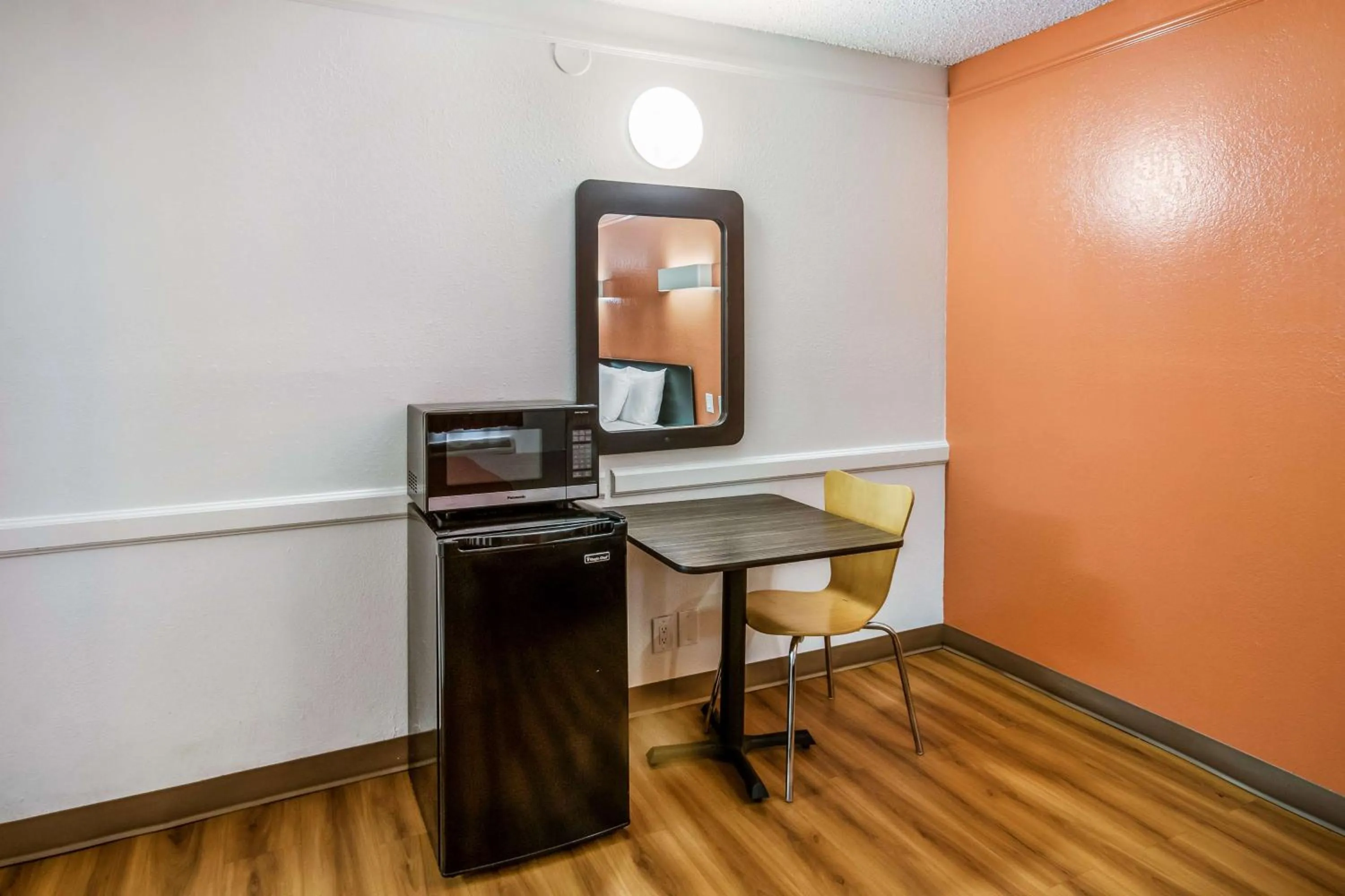 Seating area in Motel 6-Euless, TX - DFW West