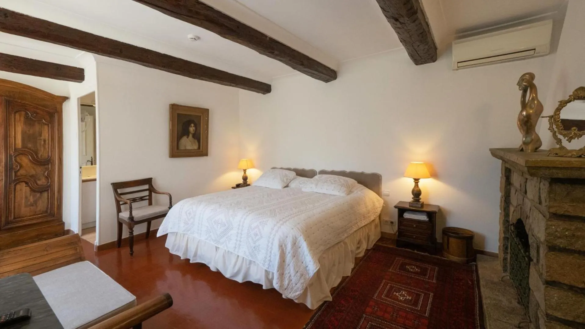 Bed in Hotel-Restaurant Le Moulin De La Camandoule