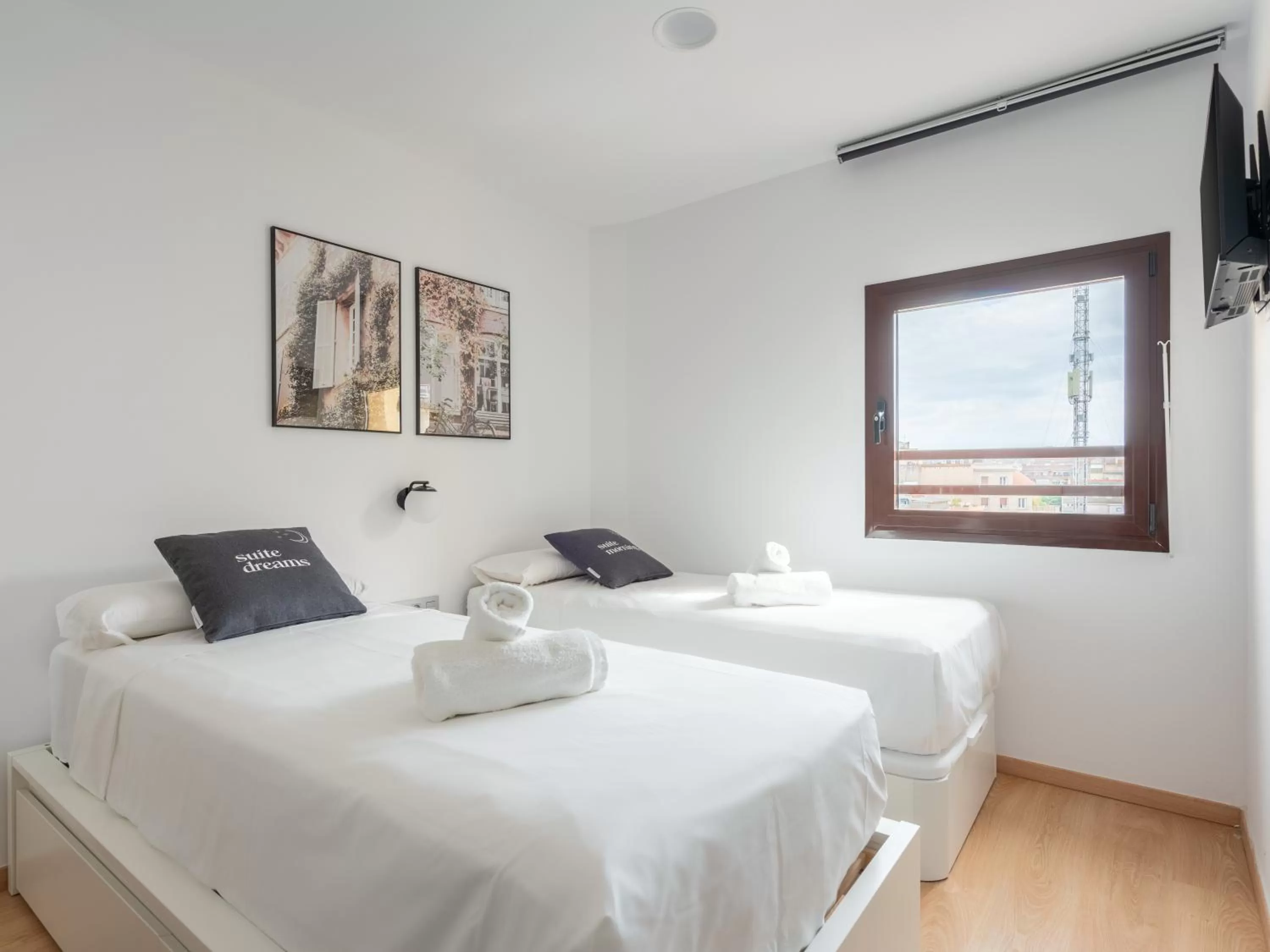 Bed in Limehome Barcelona Carrer de Fontcoberta - Digital Access