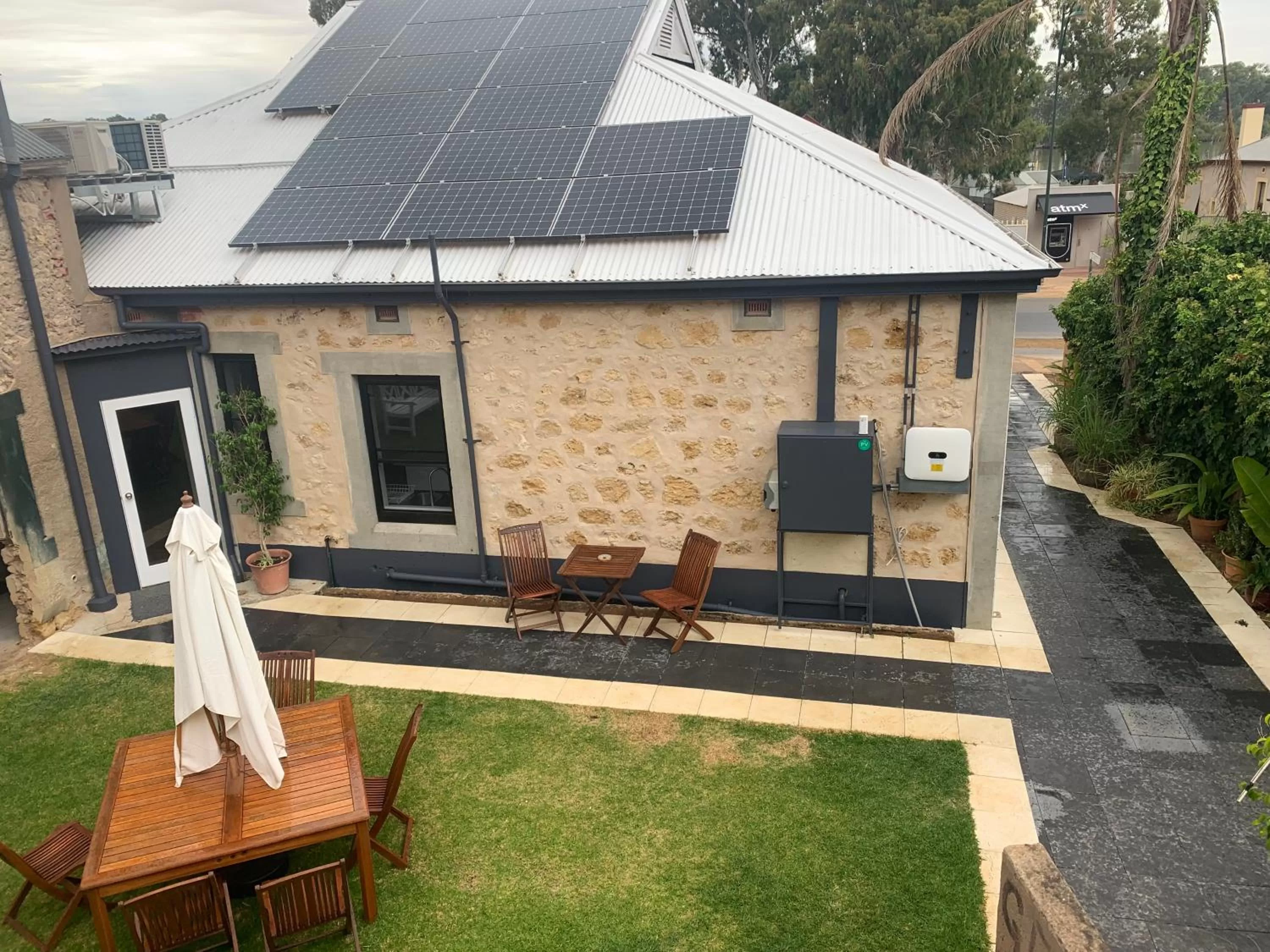 BBQ facilities, Pool View in Harbour Mannum