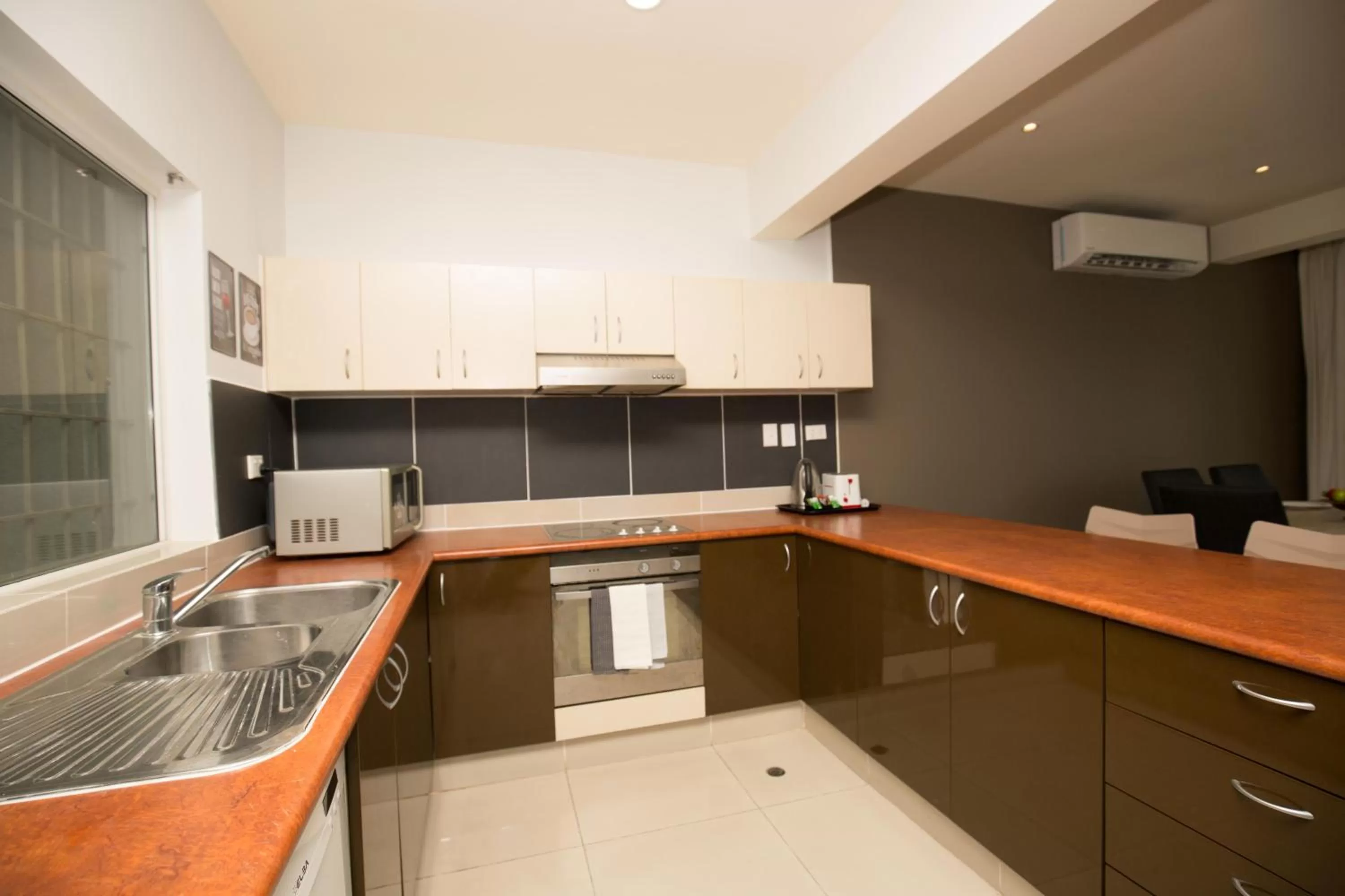 Kitchen or kitchenette in Gateway Hotel