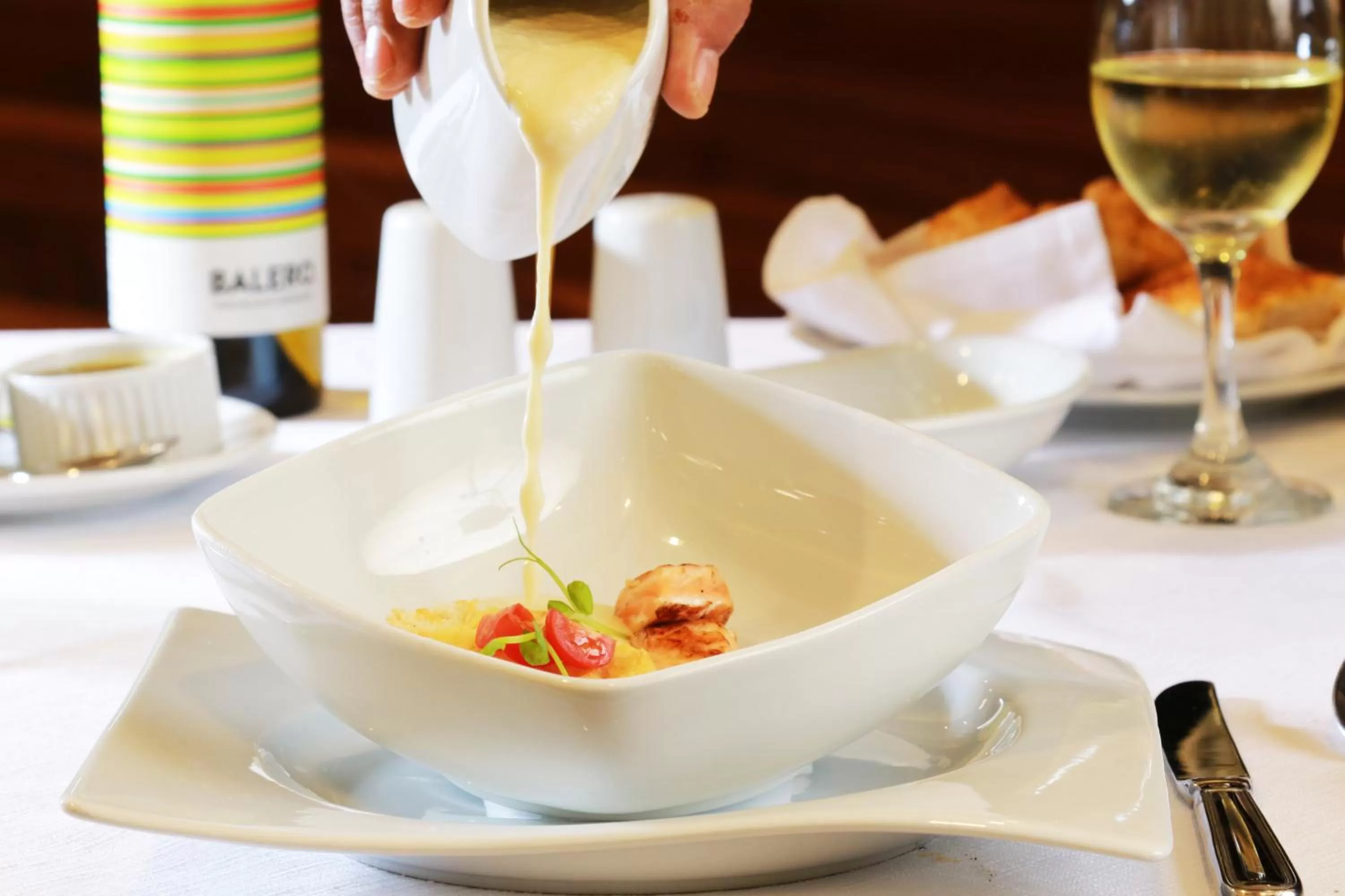 Restaurant/places to eat in Holiday Inn & Suites Plaza Mayor by IHG