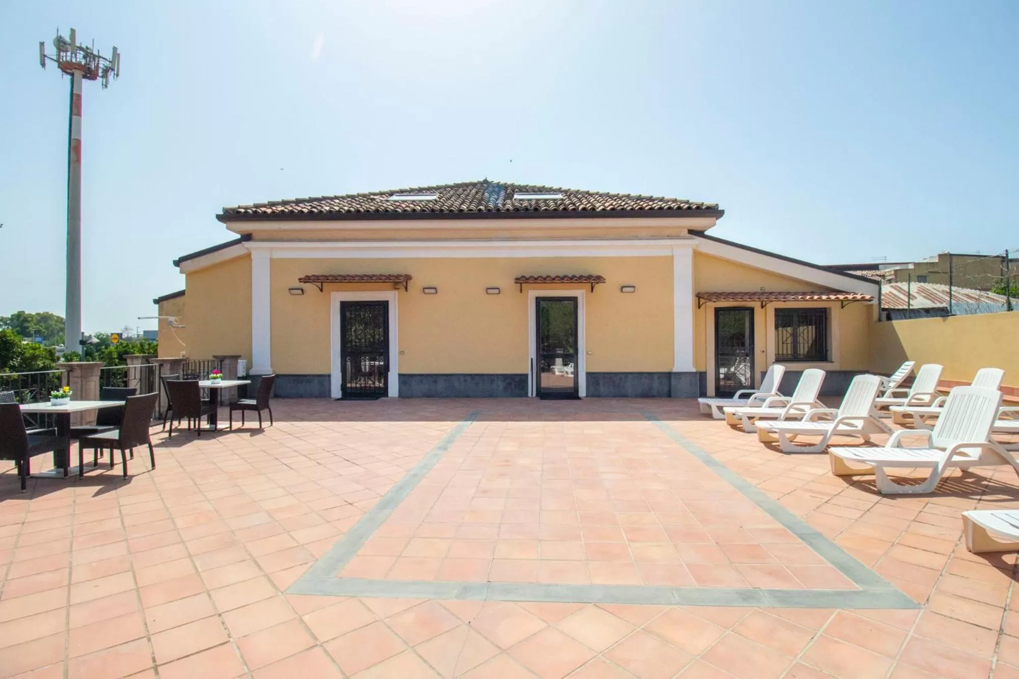 Solarium in Royal Playa Suite and Apartament -private parking- self chek out