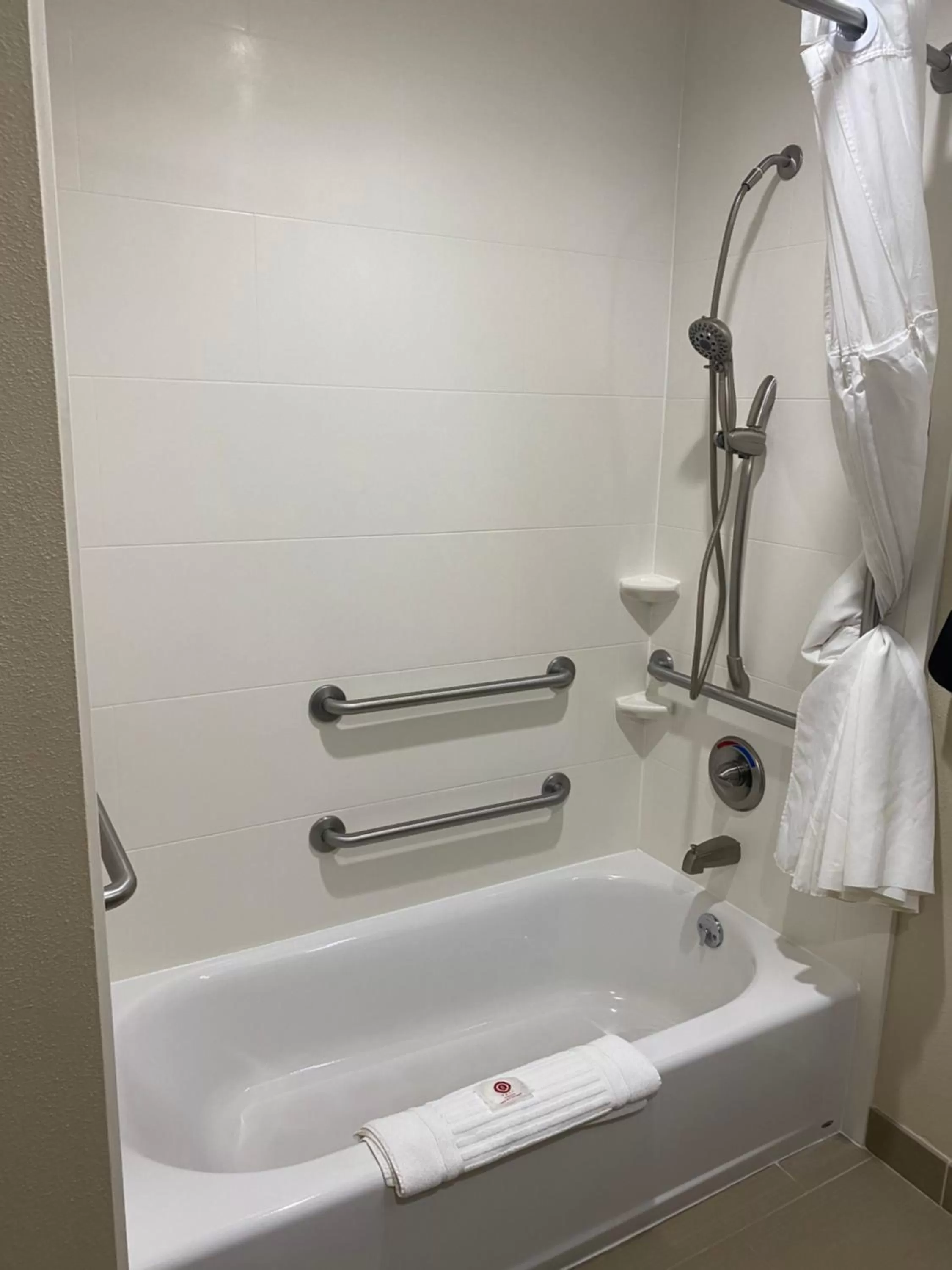 Bathroom in Comfort Suites West Omaha