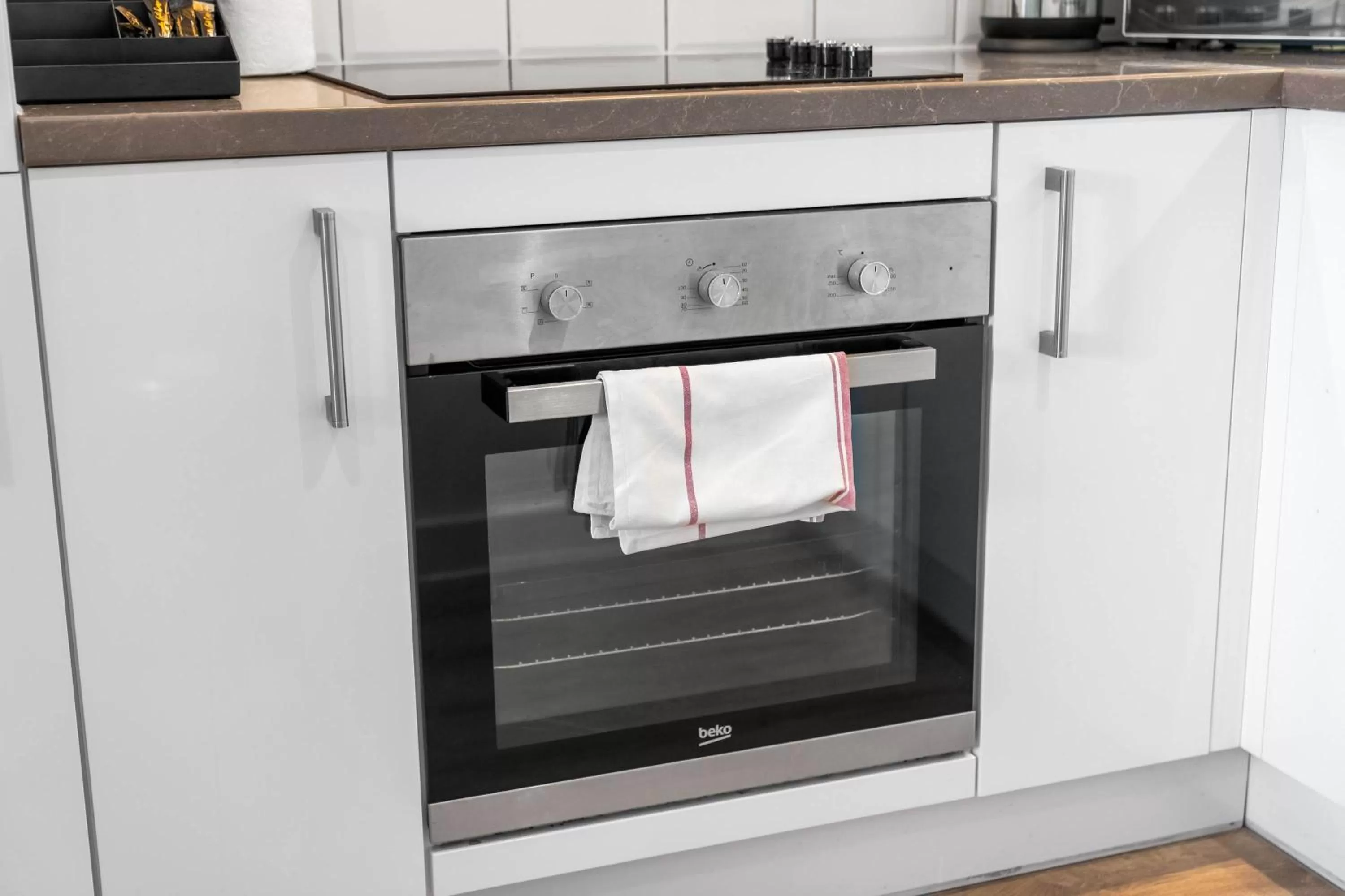 Kitchen or kitchenette, Bathroom in Onyx O2 Arena Brindley Place Broad Street Large Spacious Apartment