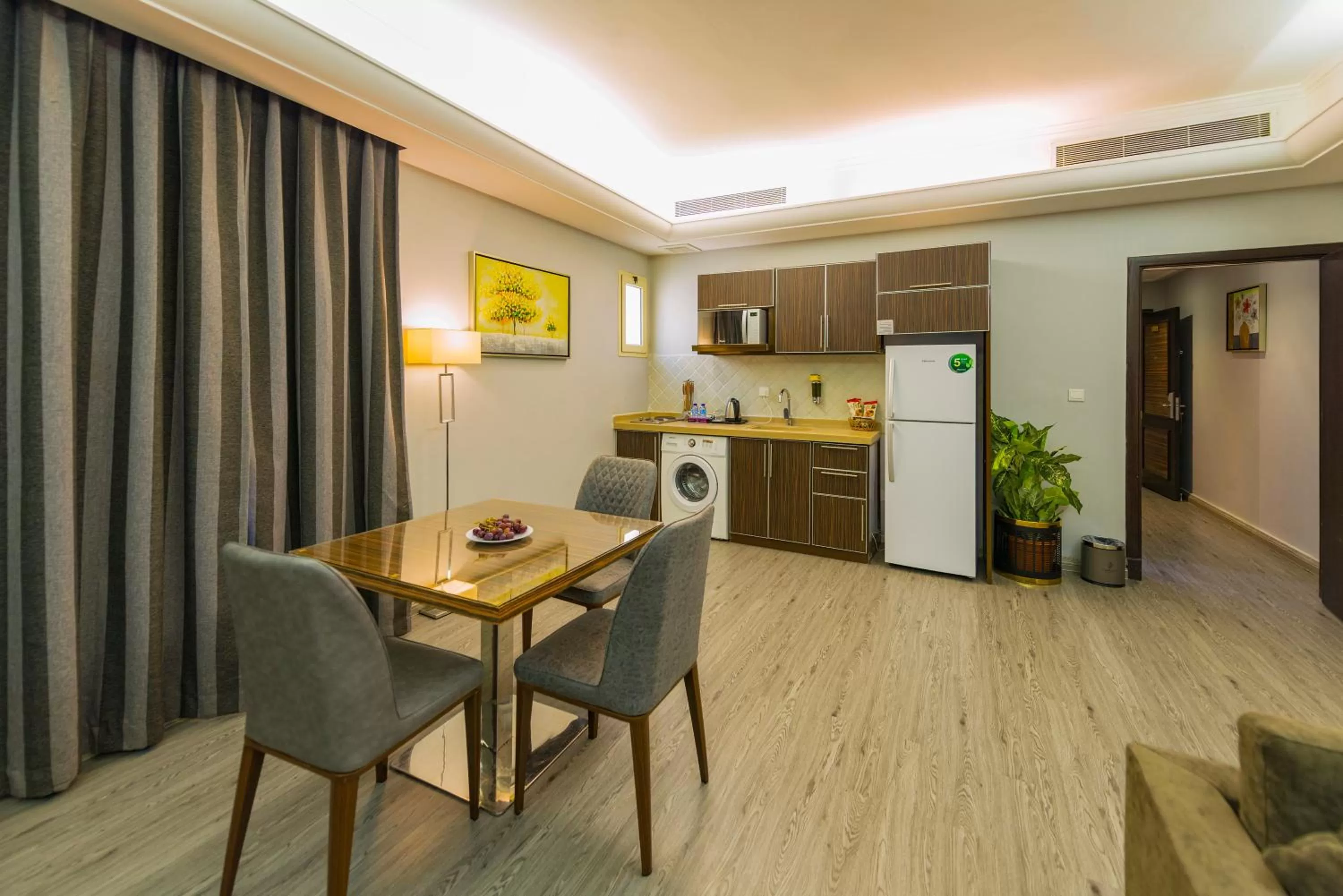 Kitchen or kitchenette, Dining Area in Elite Al Hamra - Al Cornich