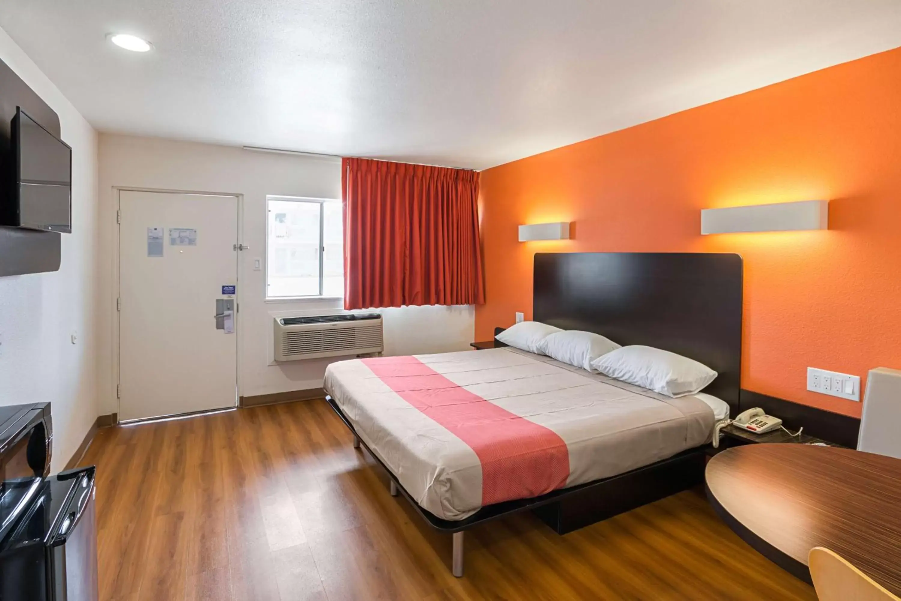 King Room - Non-Smoking in Motel 6-El Paso, TX - Airport - Fort Bliss King Room - Non-Smoking in Motel 6-El Paso, TX - Airport - Fort Bliss