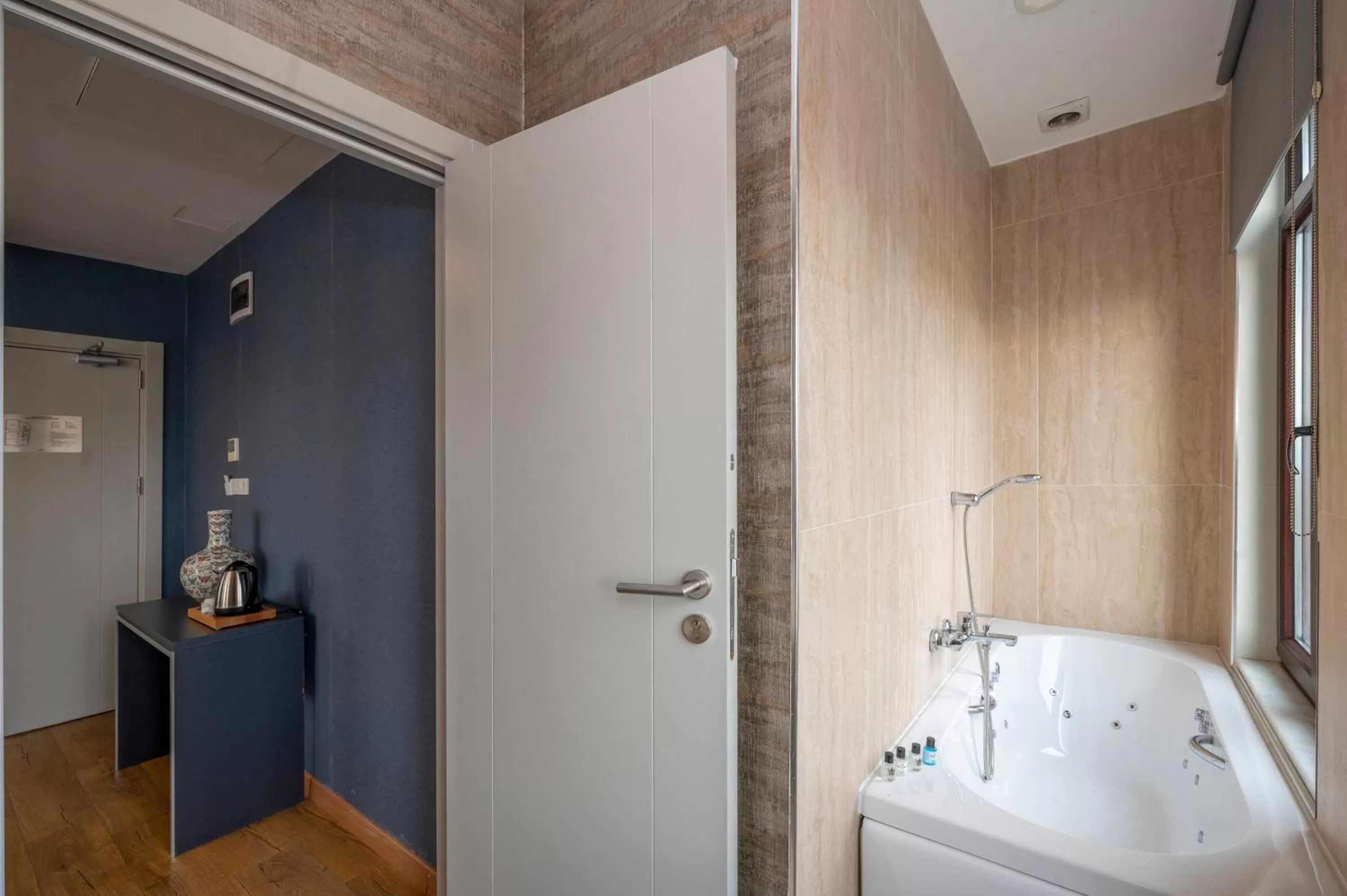 Bath in Juno Hotel Taksim