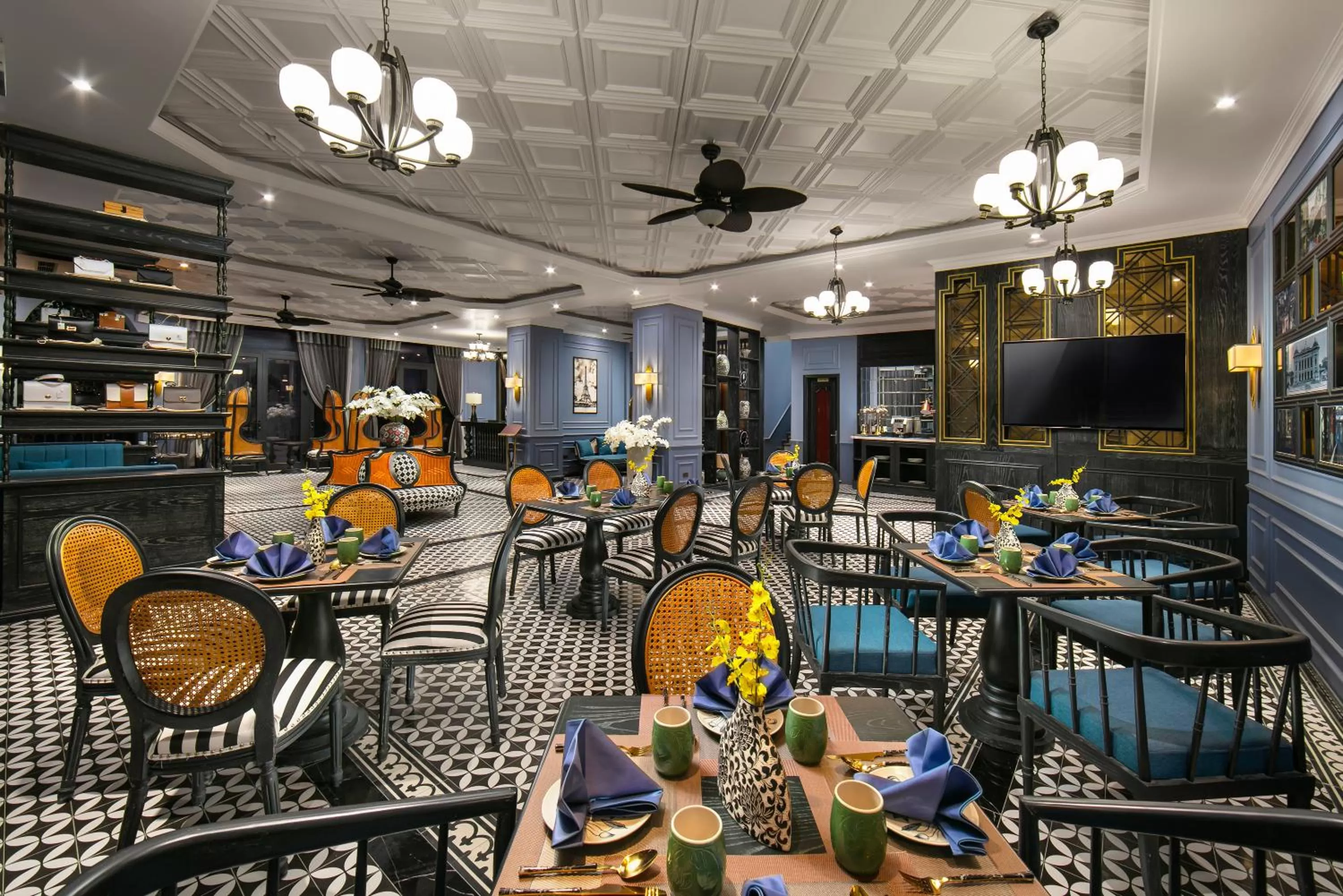 Restaurant/places to eat in The Exquisite HaLong Hotel