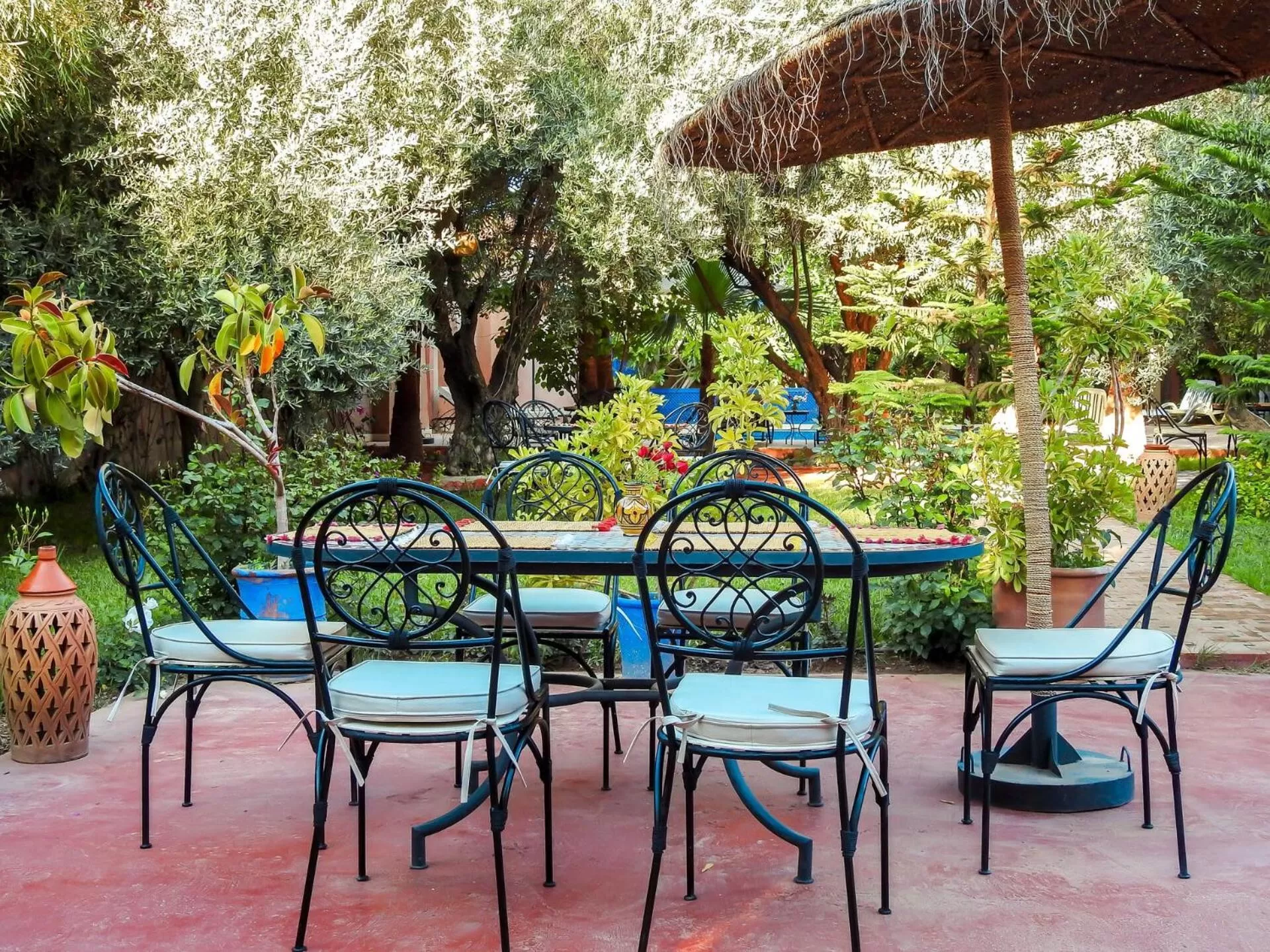 Seating area in Le Bleu House