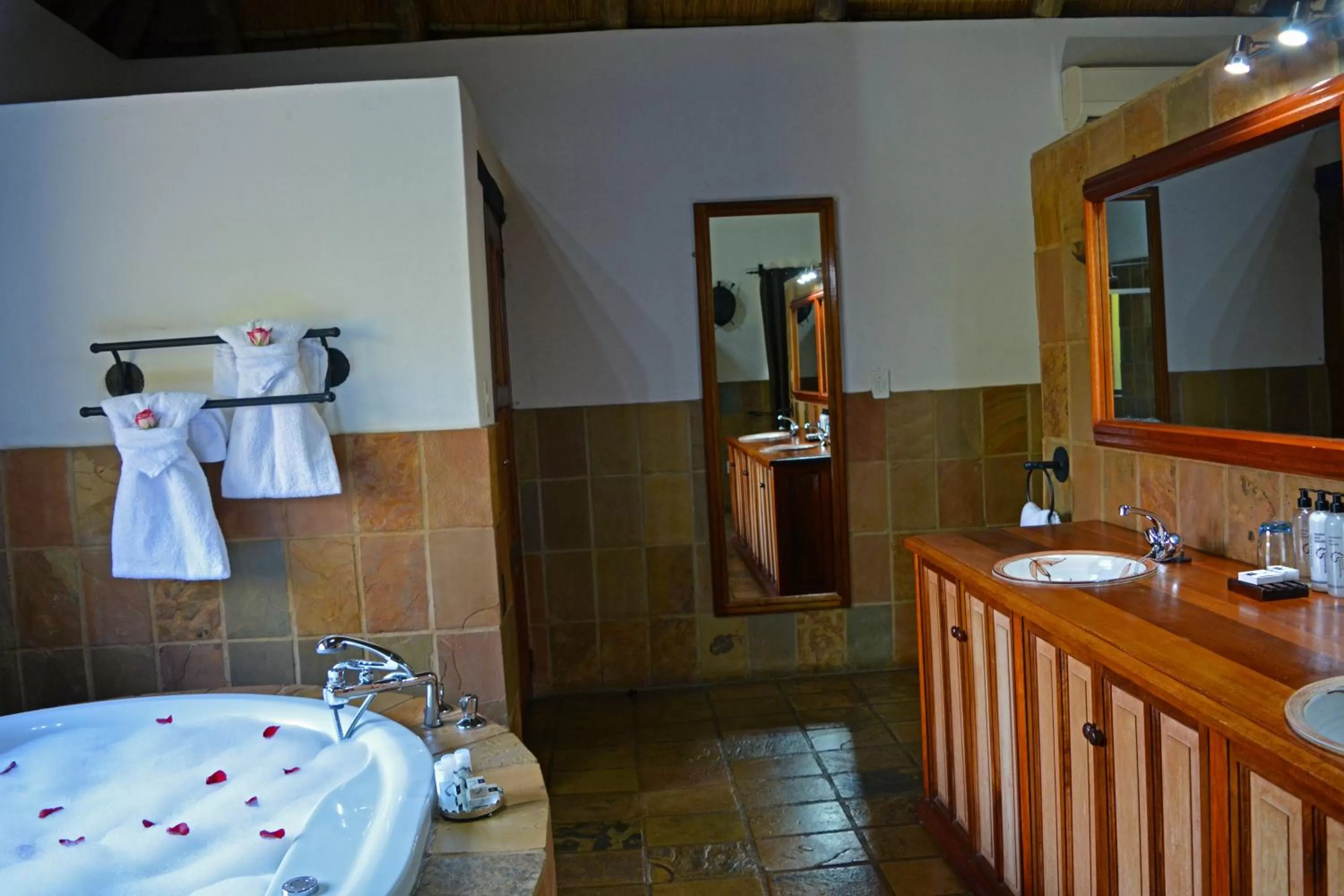 Bathroom, Bed in Misty Hills Country Hotel, Conference Centre & Spa