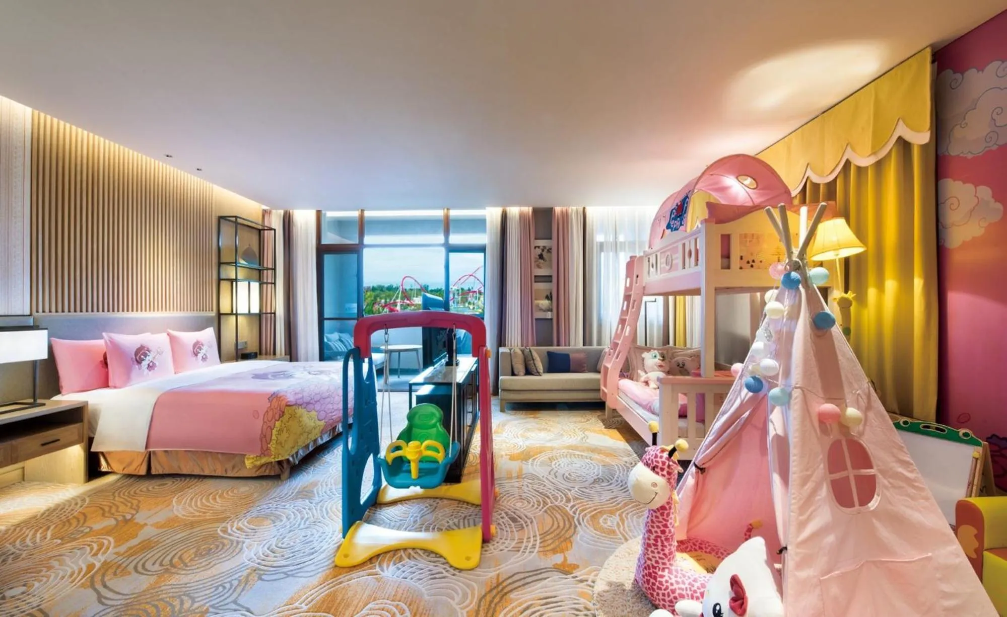 Photo of the whole room, Bed in Crowne Plaza - Kunming Ancient Dian Town by IHG