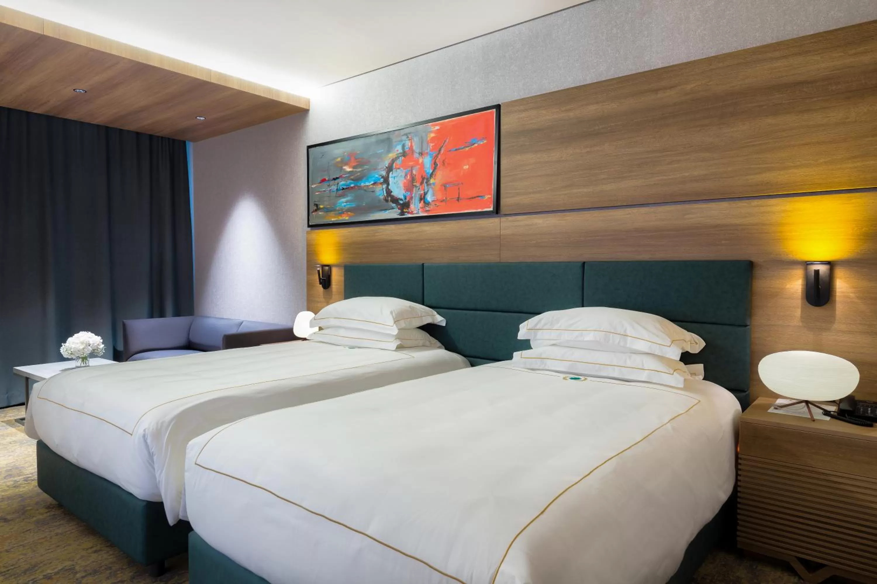 Bedroom, Bed in Emerald Hotel