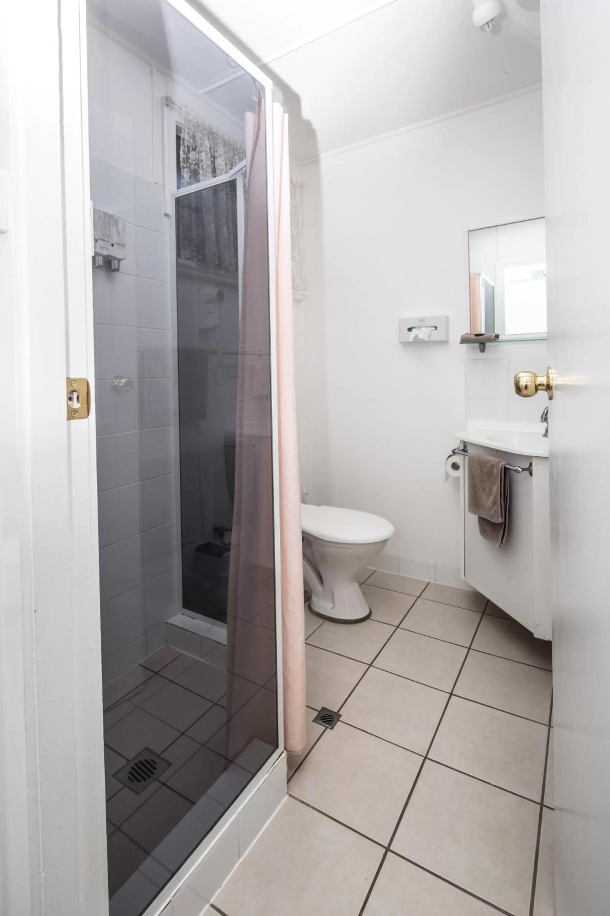 Bathroom in Tally Ho Motor Inn