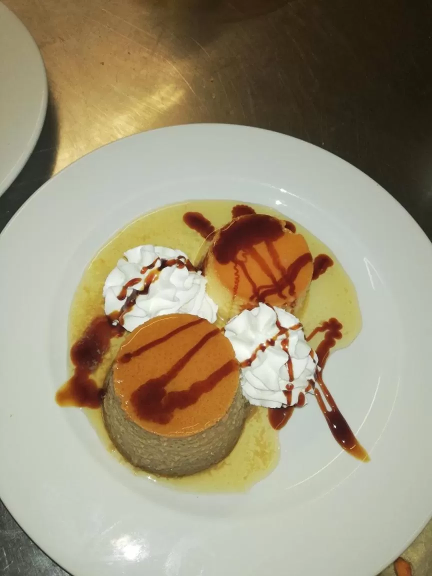 Restaurant/places to eat in Hotel Reina Isabel