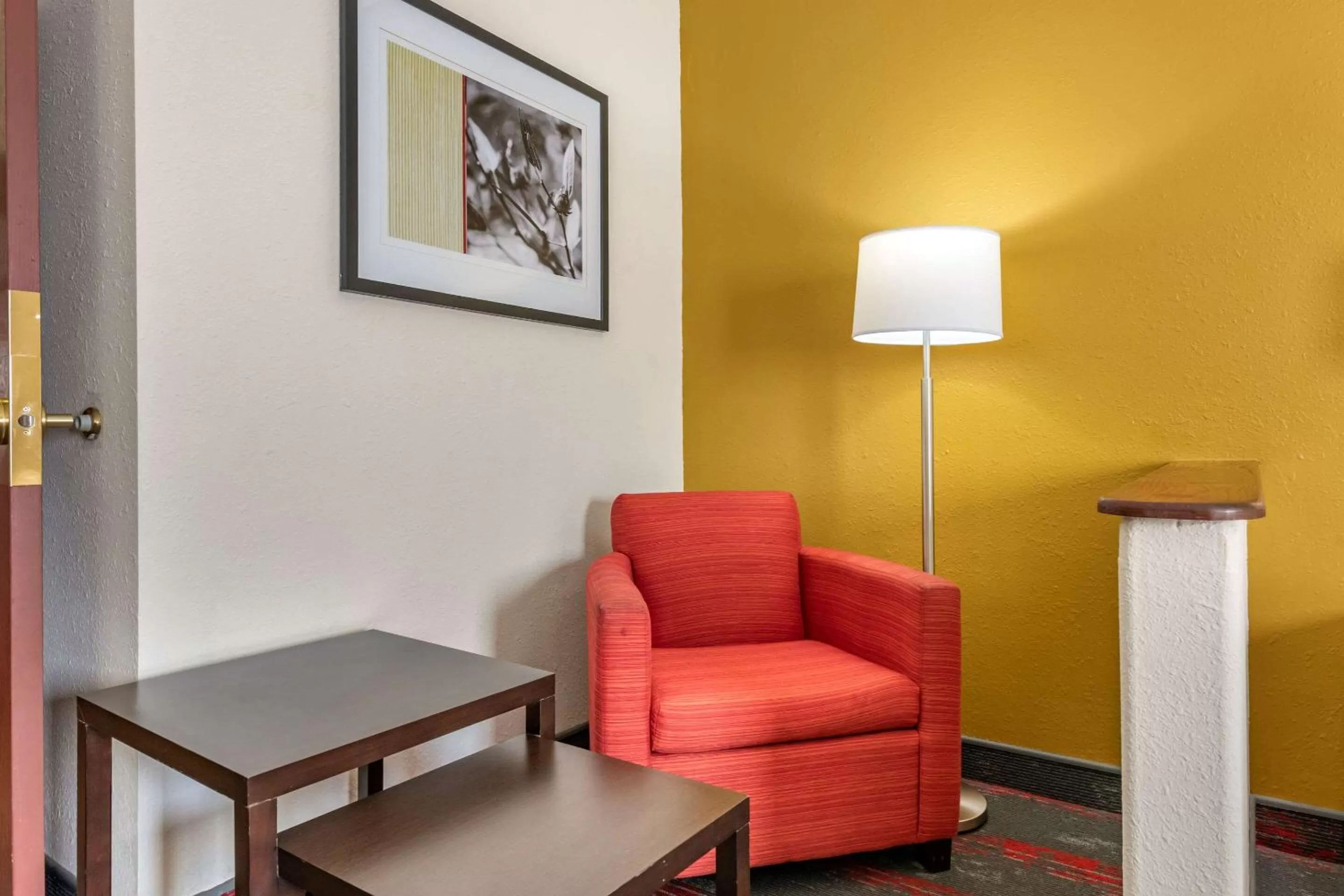 Photo of the whole room in Quality Inn Zephyrhills-Dade City