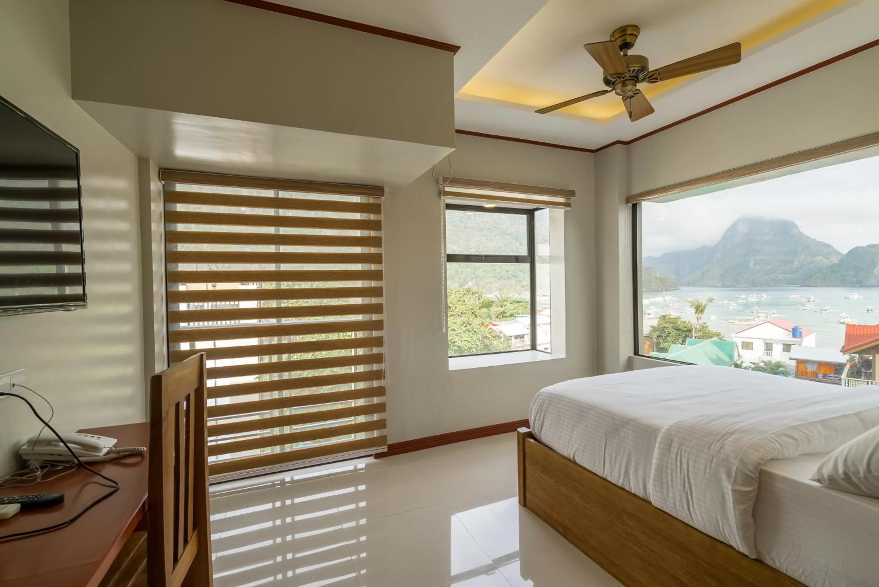 Bed in Coral Cliff Hotel