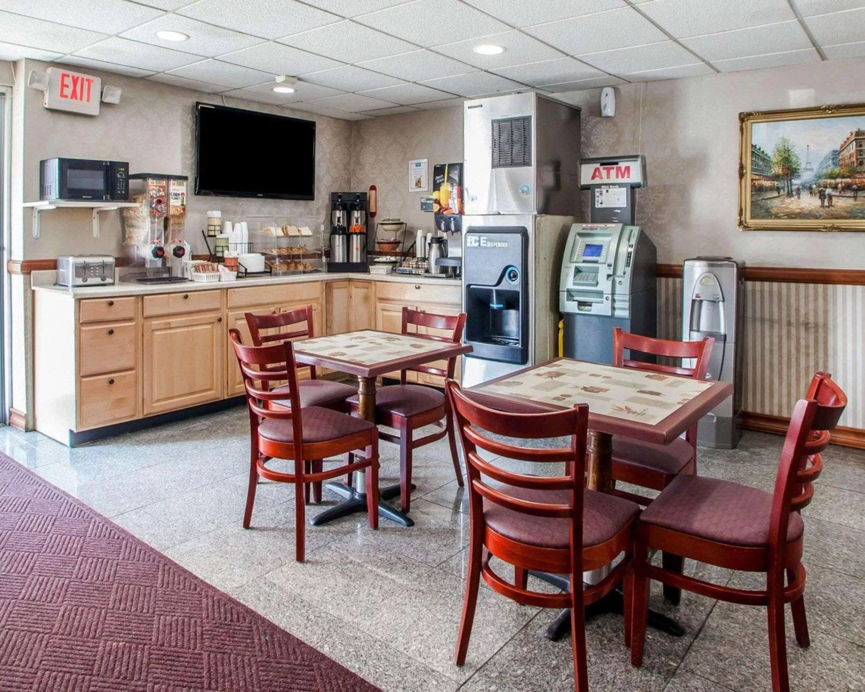 Restaurant/places to eat in Rodeway Inn