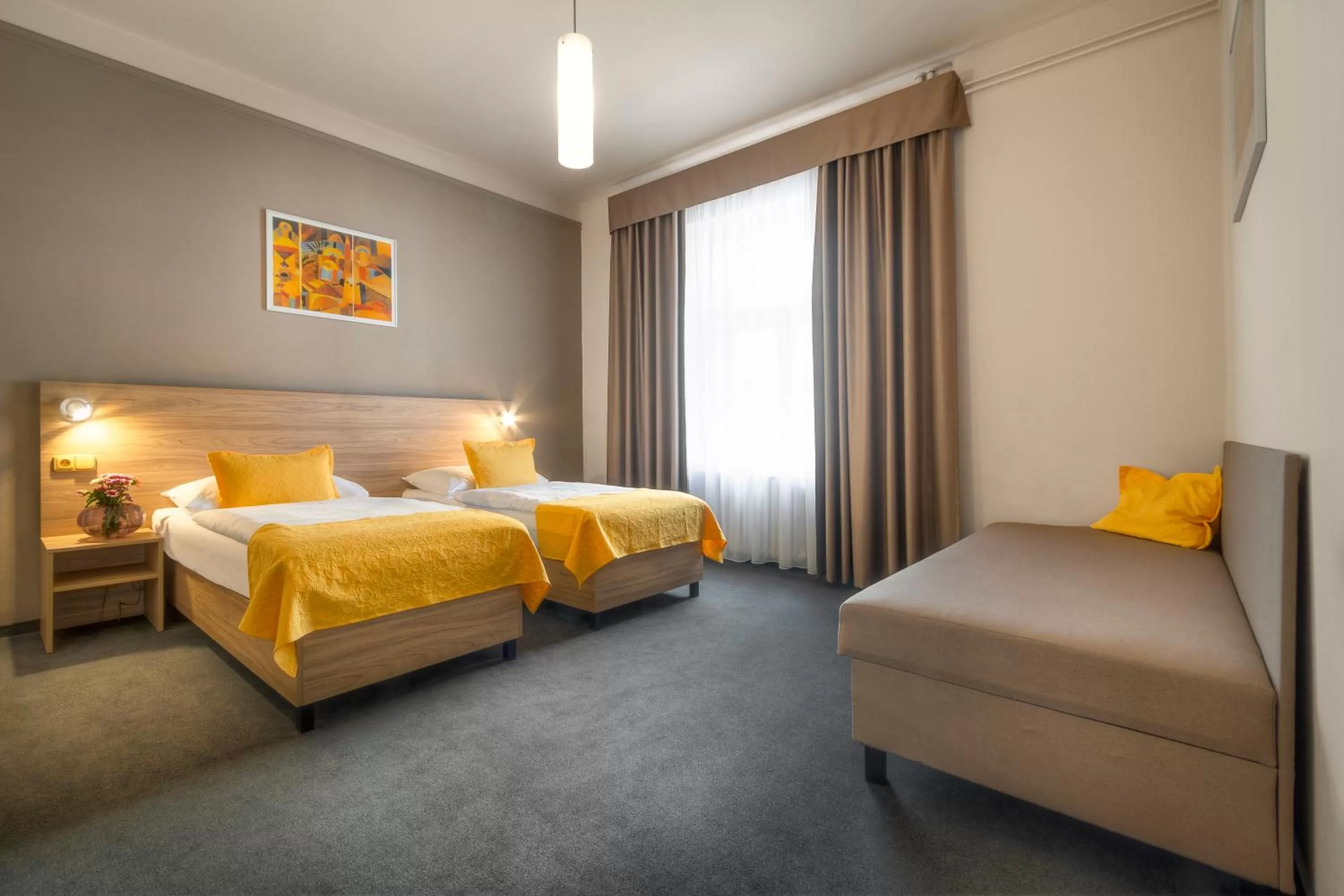 Photo of the whole room, Bed in Atlantic Hotel