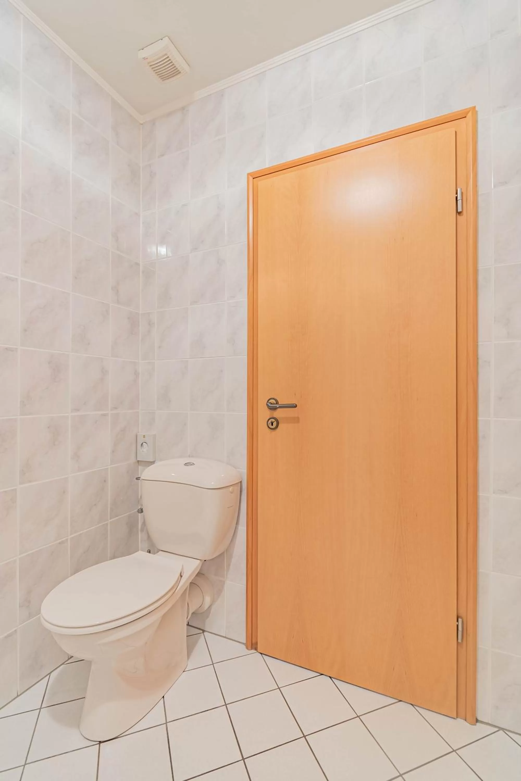 Toilet, Bathroom in Hôtel Le Petit Poète