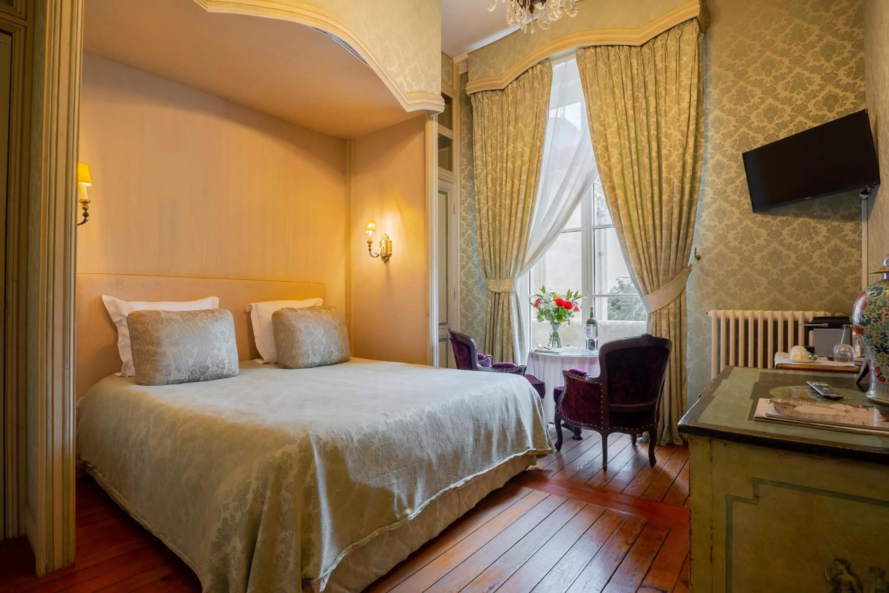 Bedroom, Bed in Château Pape Clément