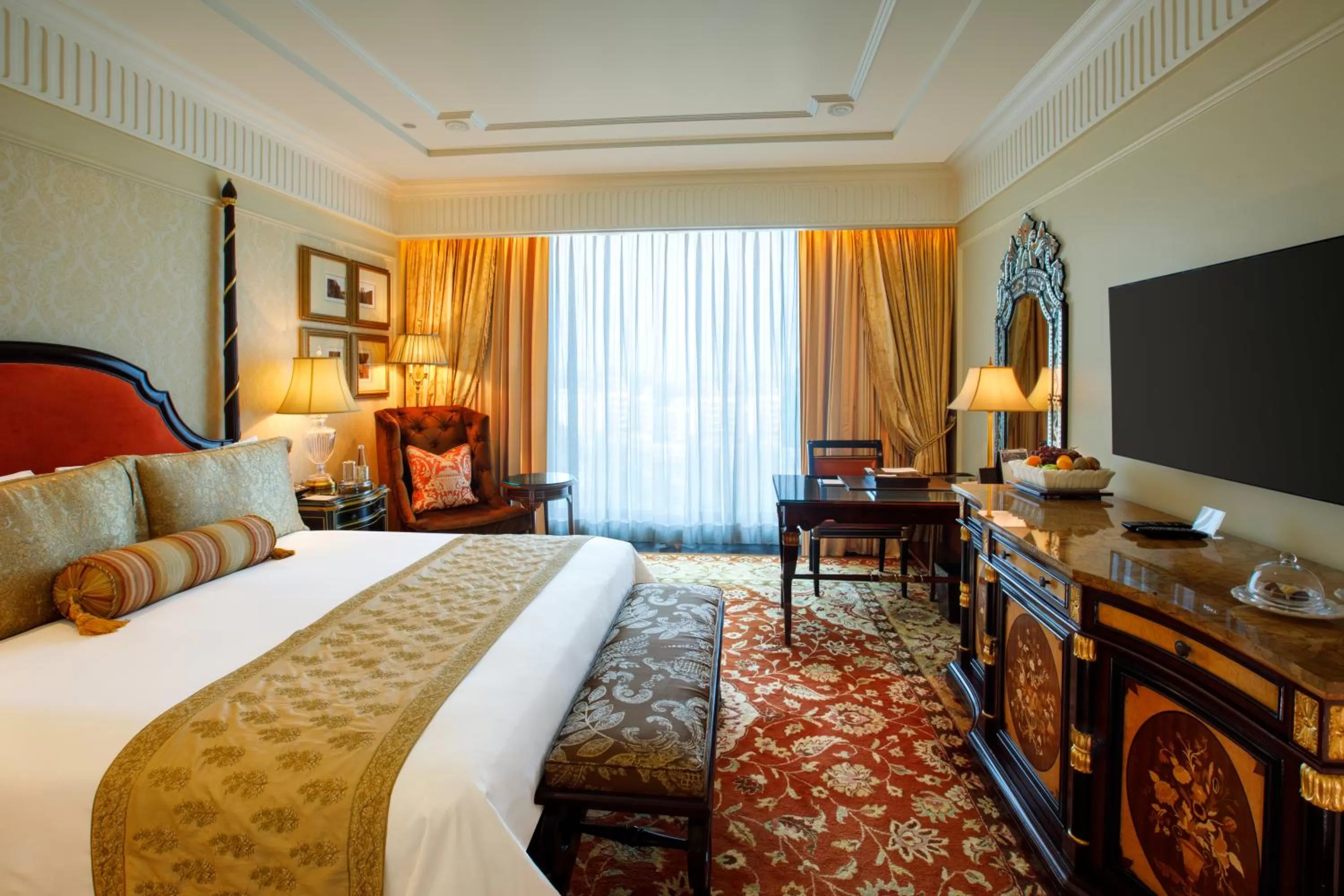 Photo of the whole room, Bed in The Leela Palace New Delhi