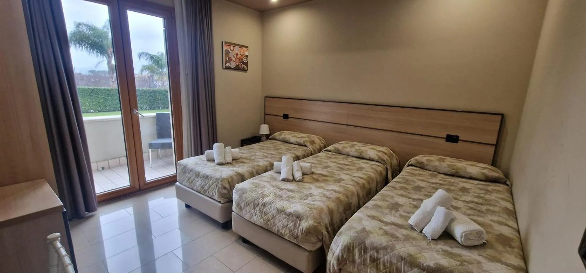 Property building, Bed in Hotel Nelton