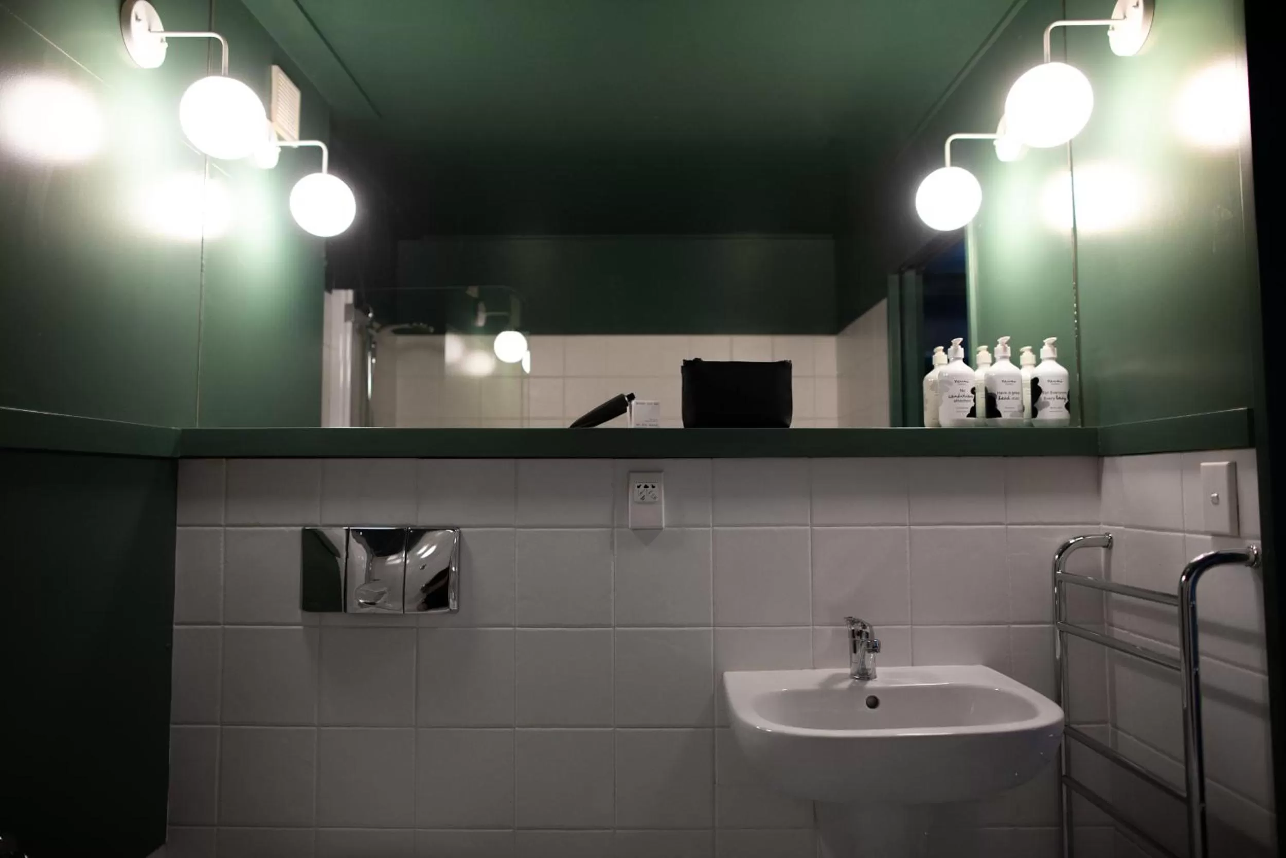 Bathroom in The Central Hotel Queenstown, A Naumi Chapter