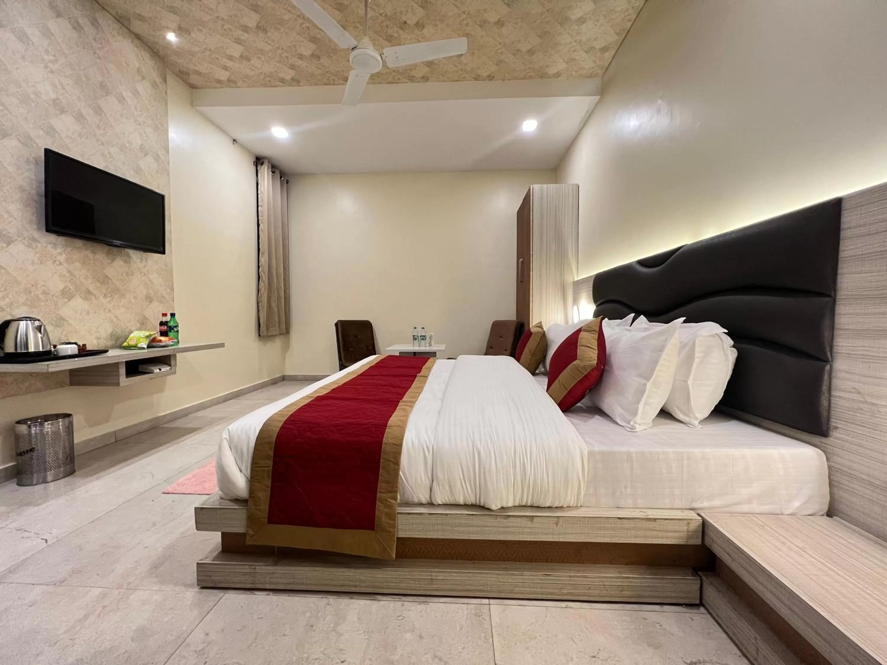 Bedroom, Bed in Hotel White Orchid Dalhausie