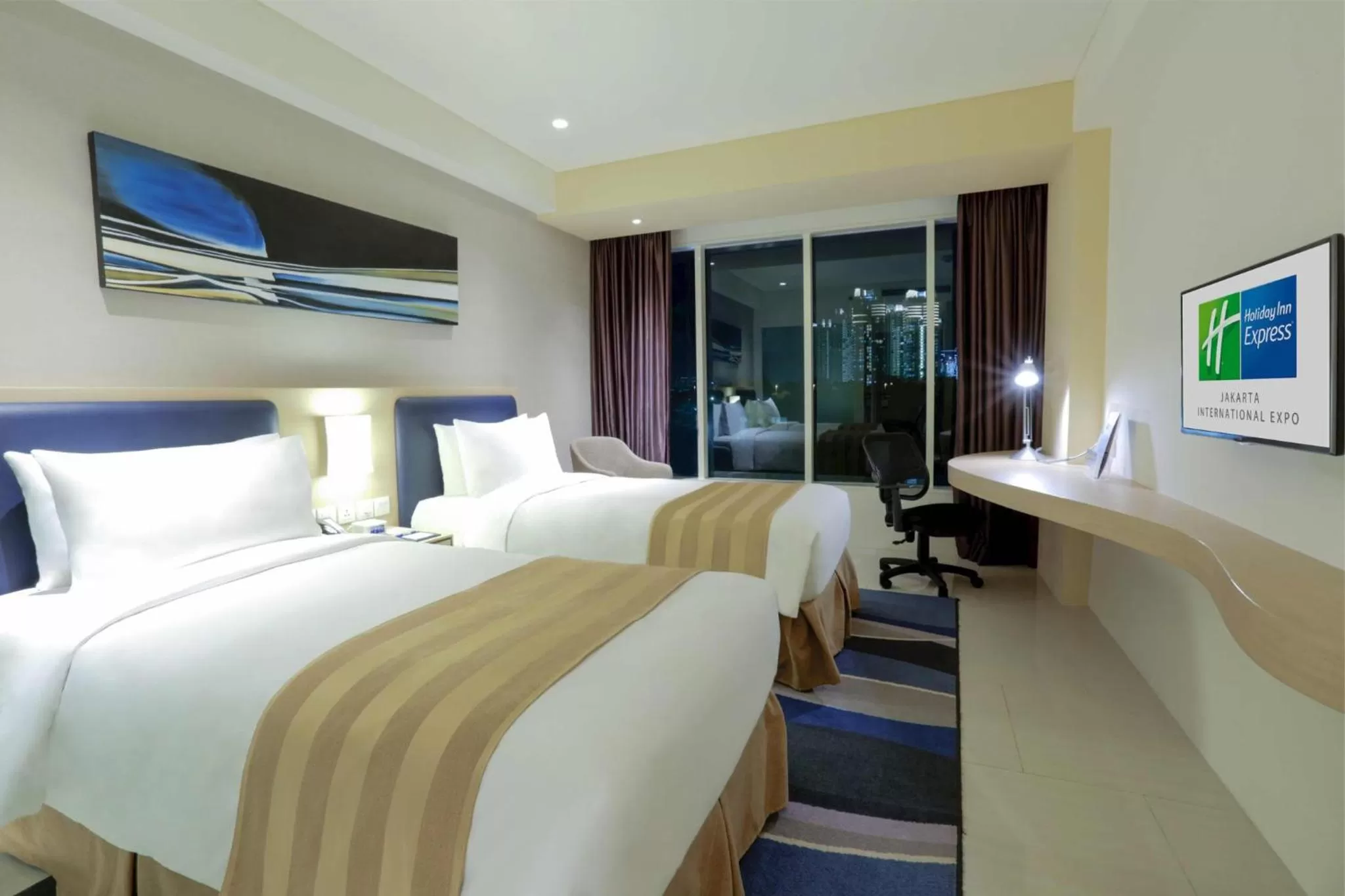 Photo of the whole room, Bed in Holiday Inn Express Jakarta International Expo by IHG