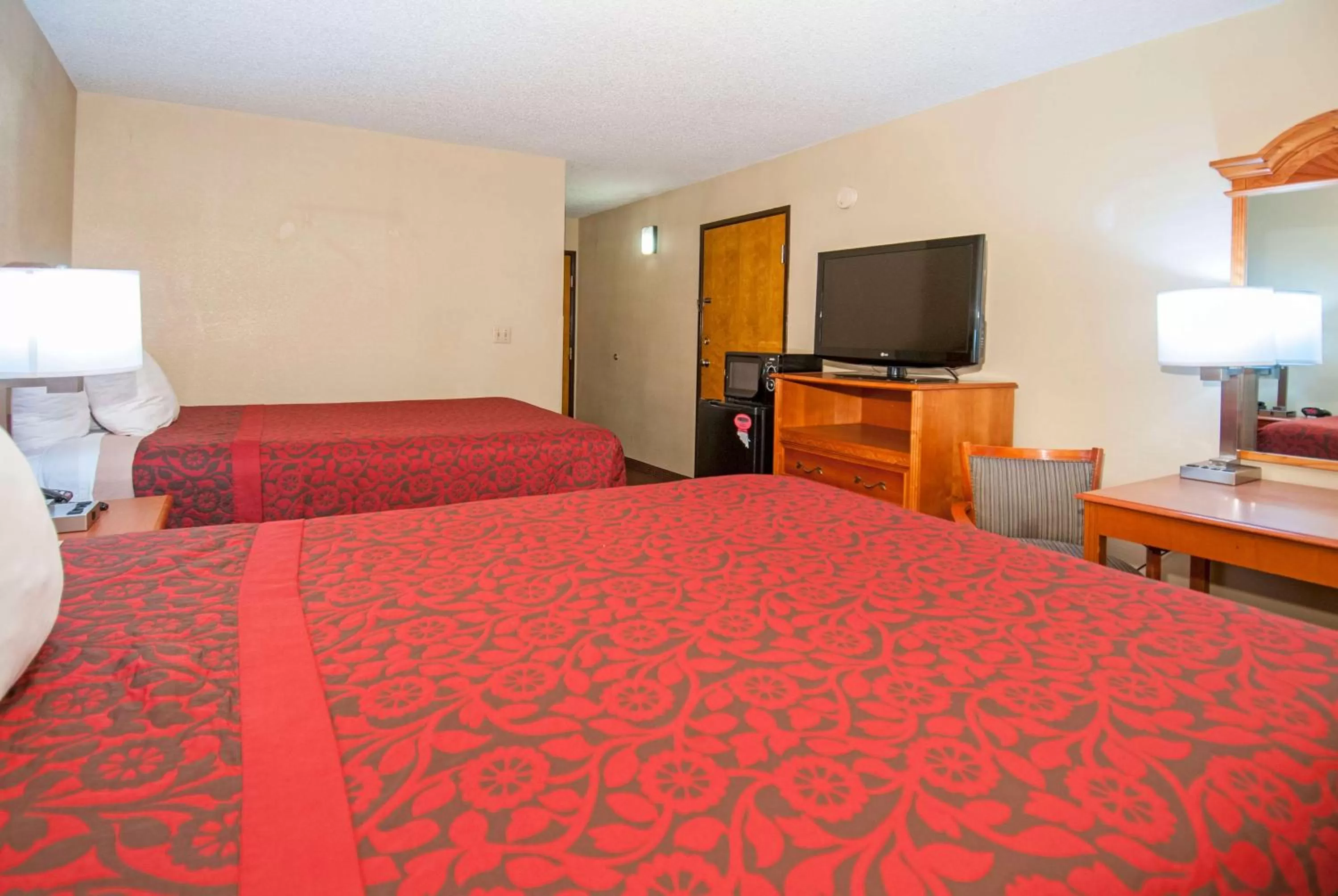 Photo of the whole room, Bed in Days Inn by Wyndham Pauls Valley