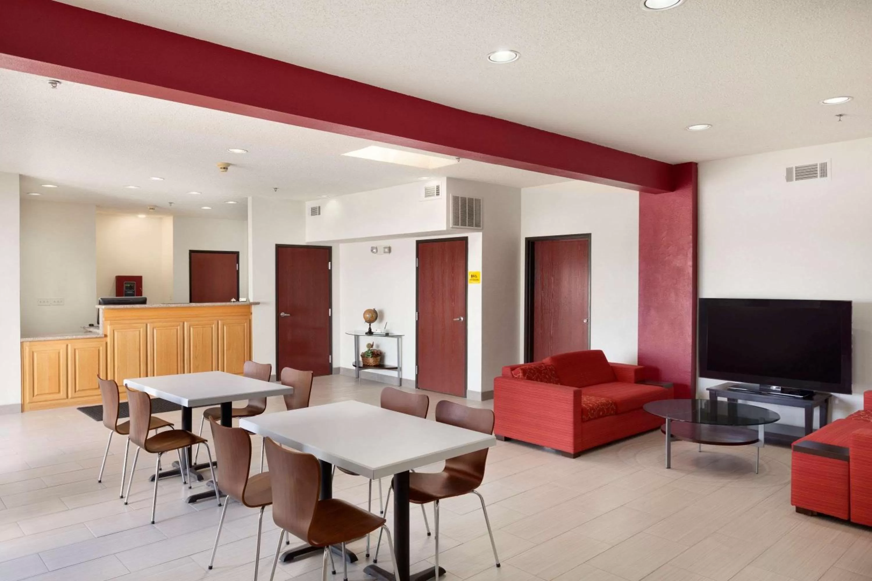 Lobby or reception in Super 8 by Wyndham Garland Rowlett East Dallas Area