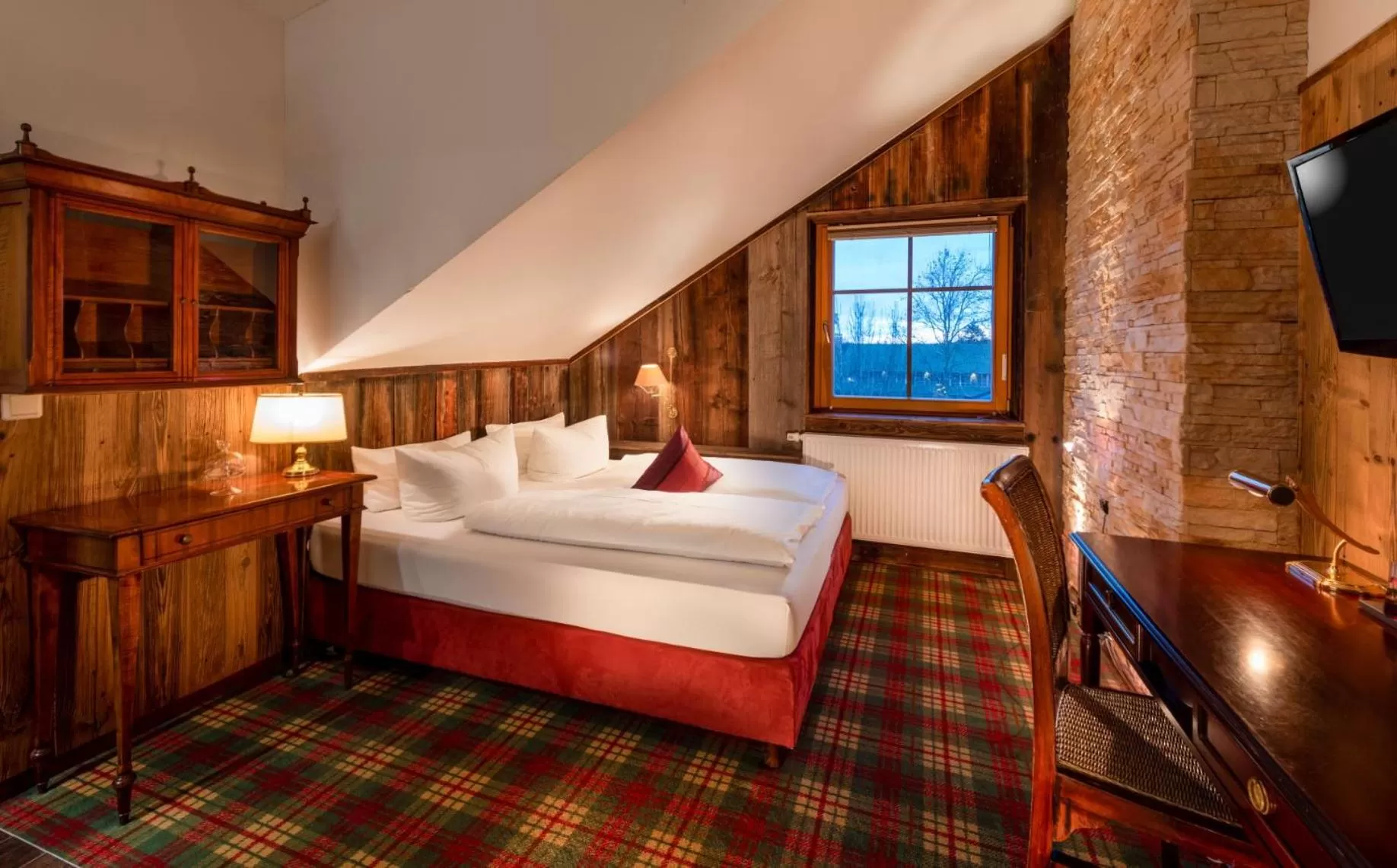 Photo of the whole room, Bed in Wellnesshotel Seeschlößchen - Privat- Spa & Naturresort