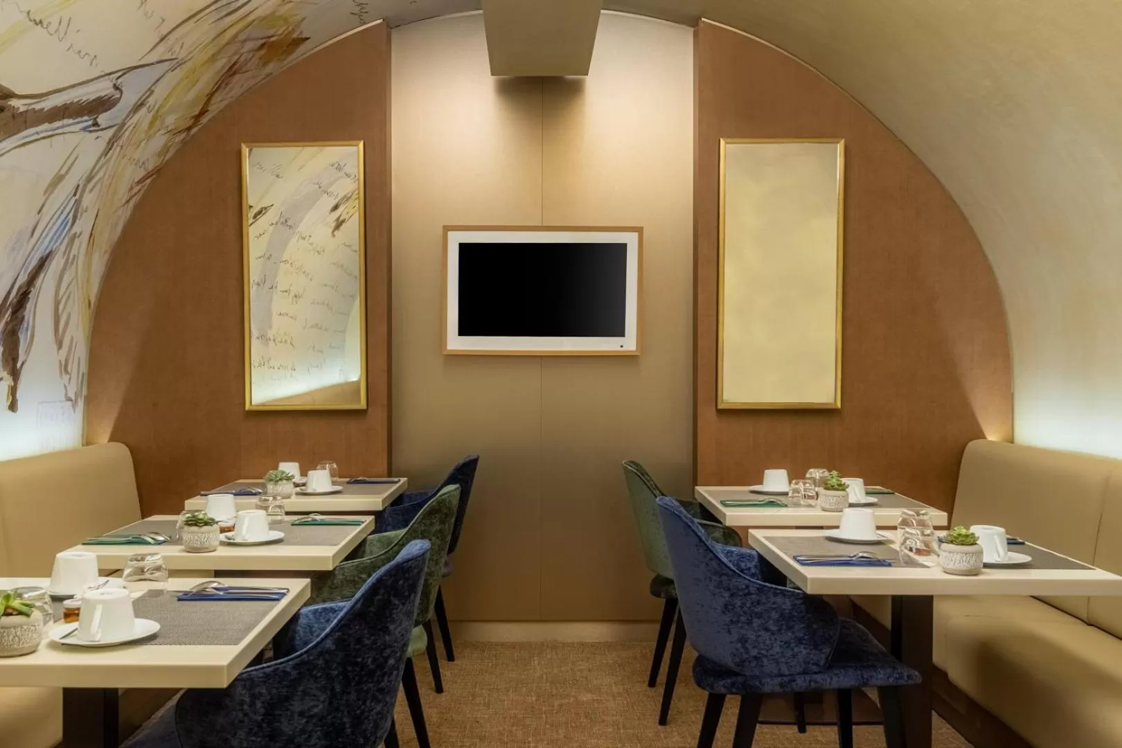 Breakfast in Hôtel Le Tourville by Inwood Hotels