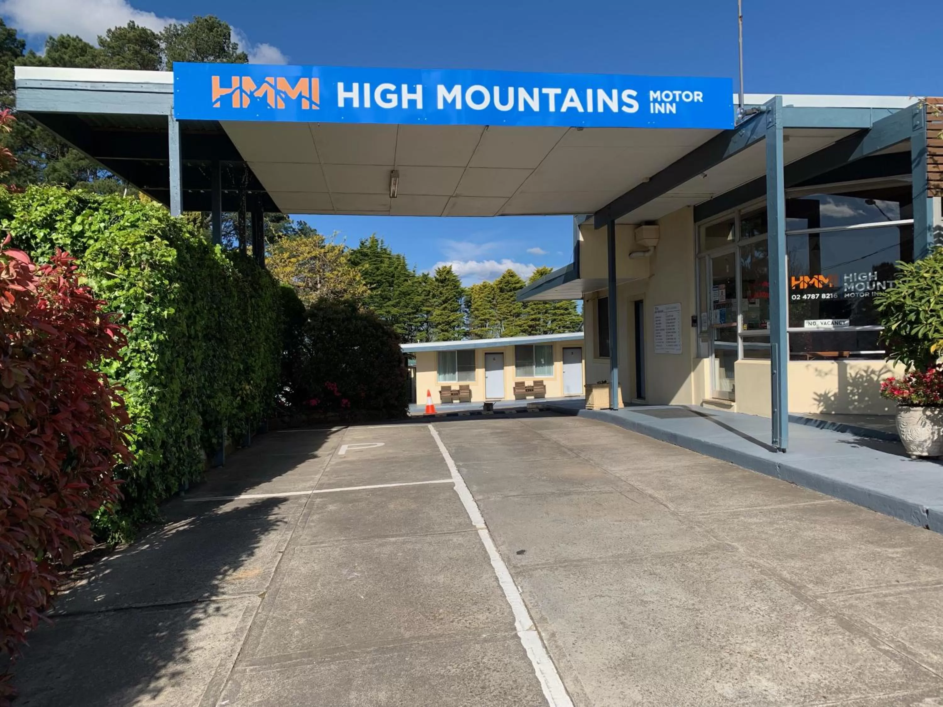 Facade/entrance in High Mountains Motor Inn