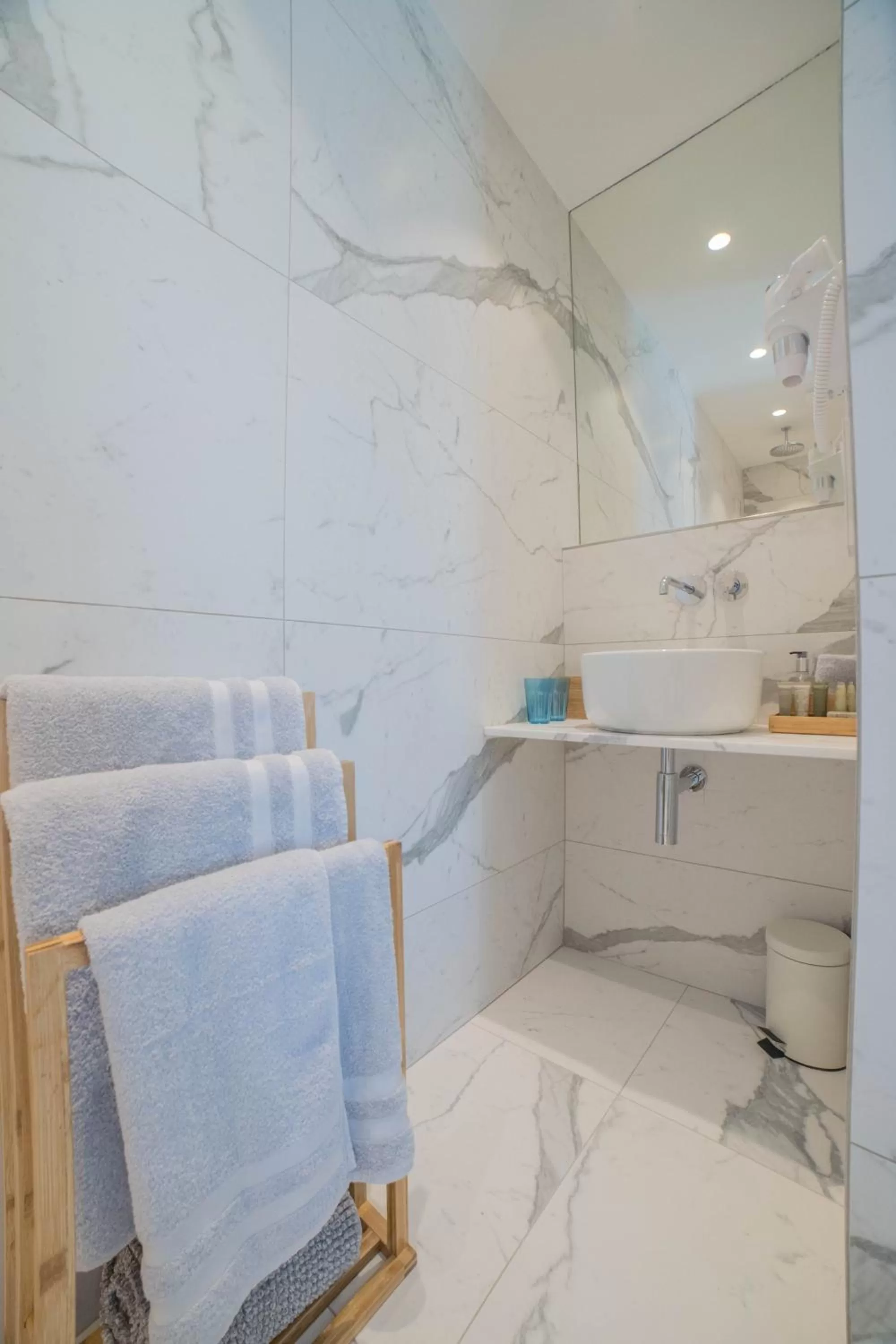 Shower in Hotel le Mandala