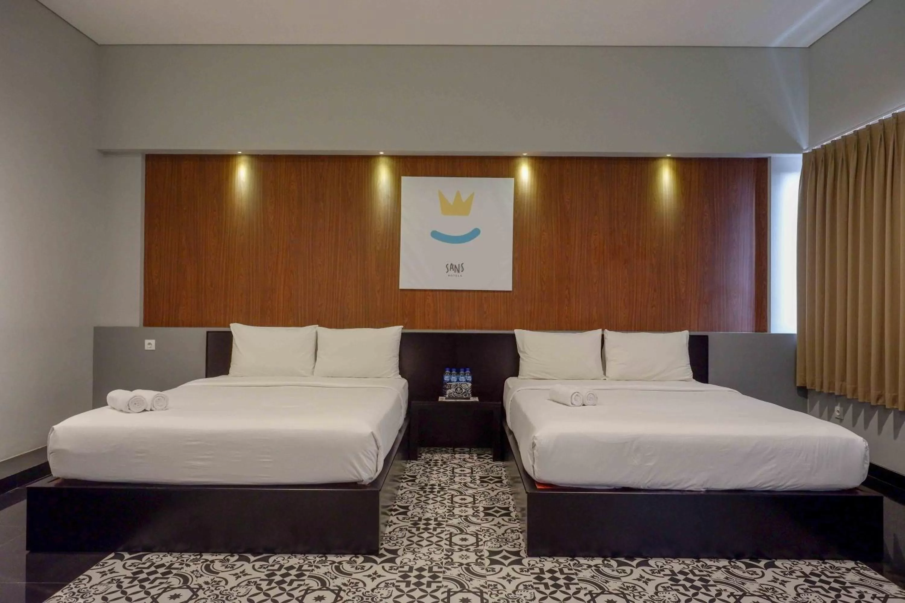 Bedroom, Bed in Sans Hotel Empress Simpang Lima