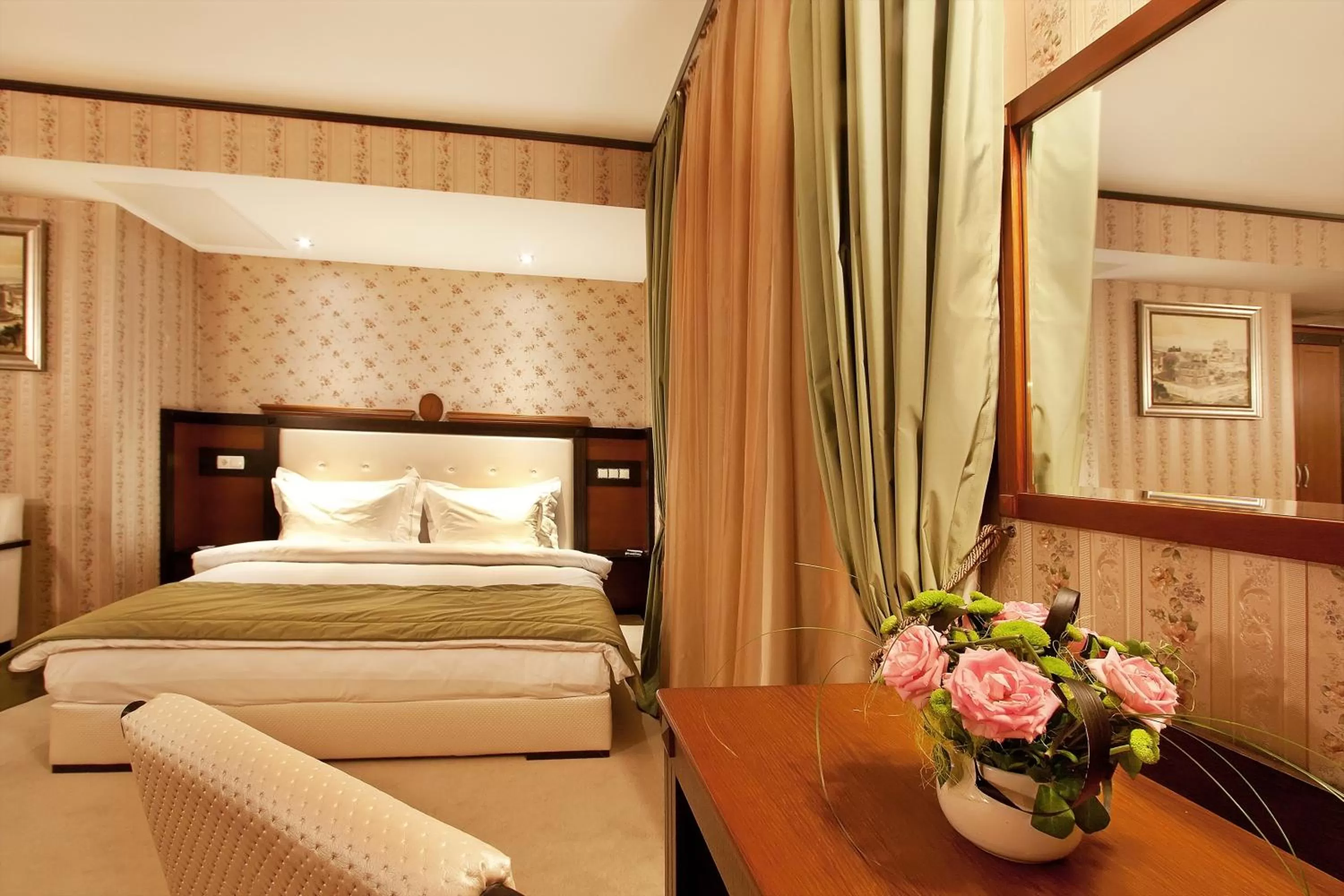 Bed in Best Western Plus Bristol Hotel