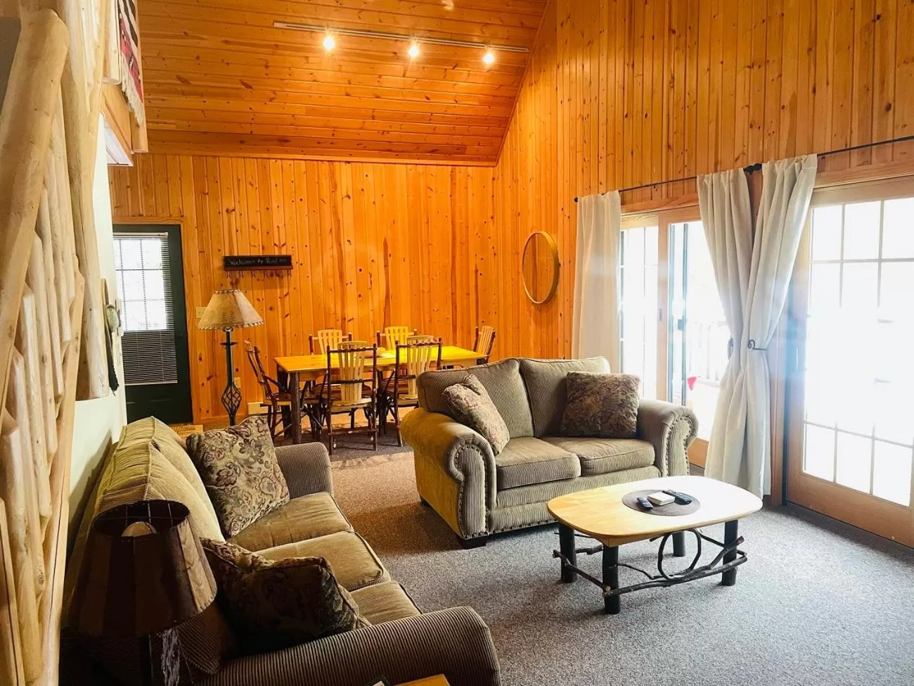 Living room in Drummond Island Resort