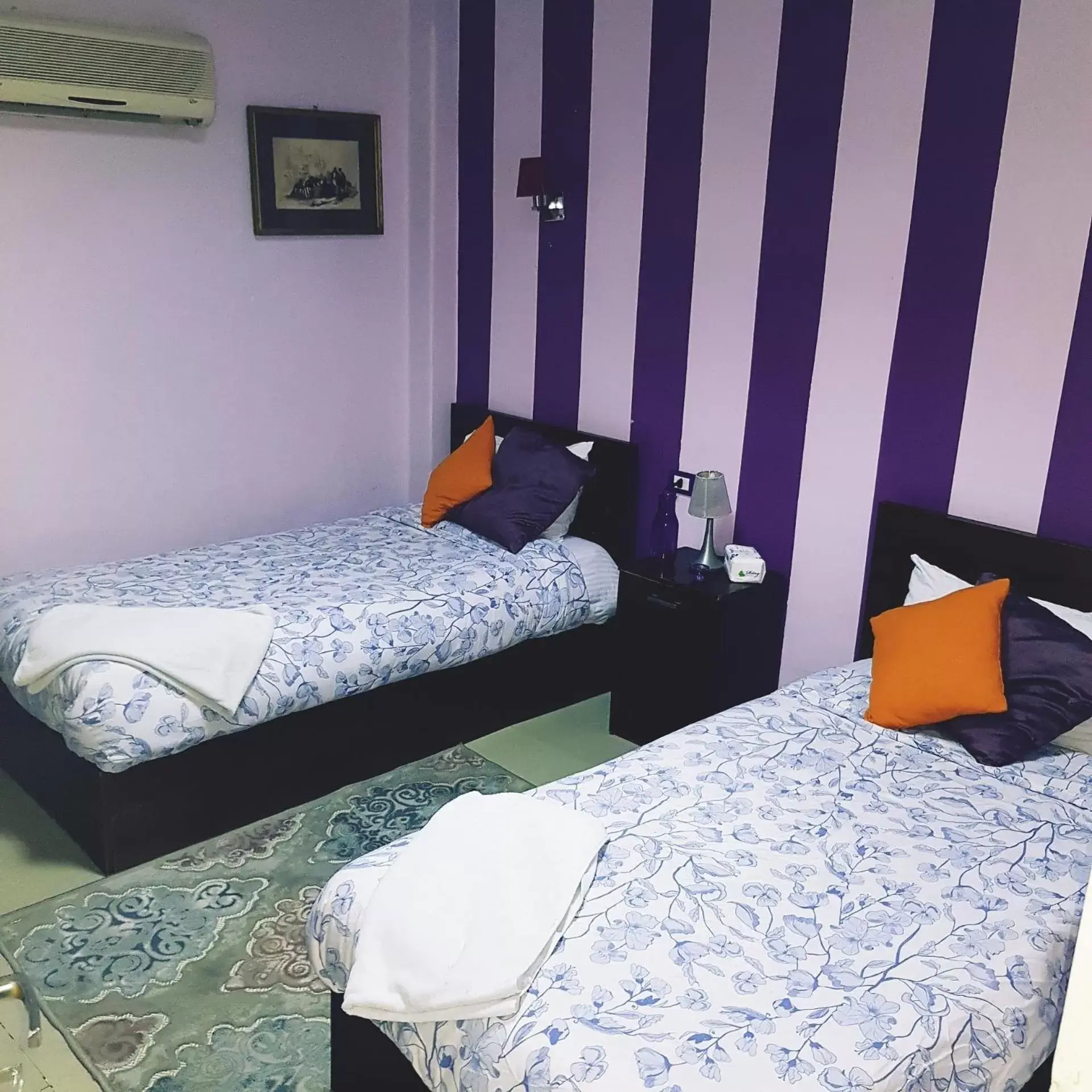 Standard Twin Room with Shared Bathroom in Downtown Inn Standard Twin Room with Shared Bathroom in Downtown Inn