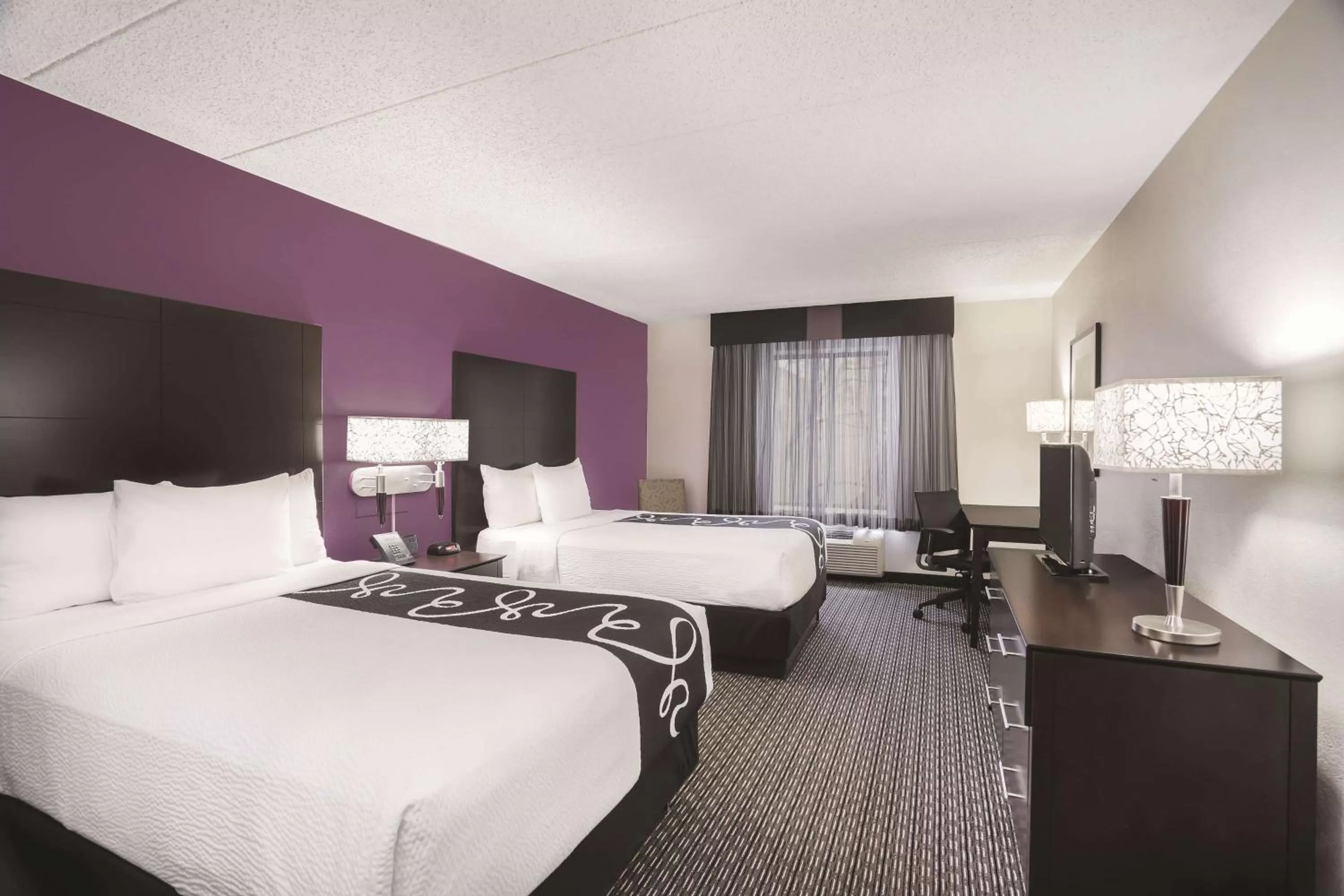 Photo of the whole room, Bed in La Quinta Inn by Wyndham Fresno Yosemite