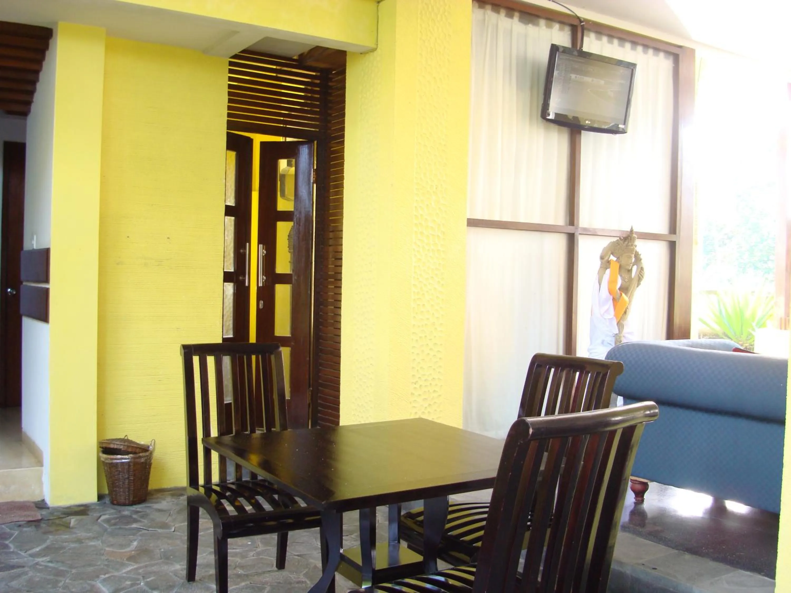 Restaurant/places to eat in Anini Raka Resort & Spa