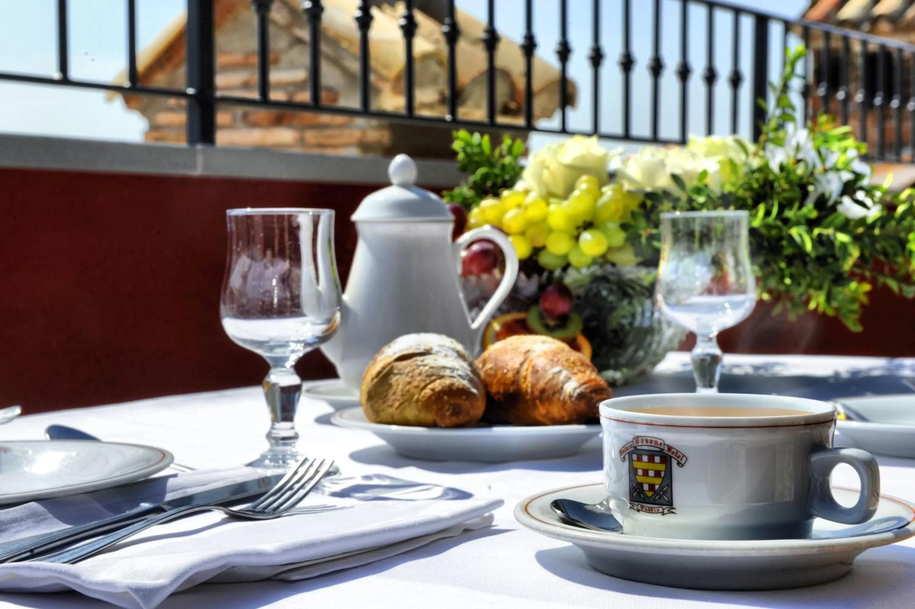 Restaurant/places to eat in Bosone Palace