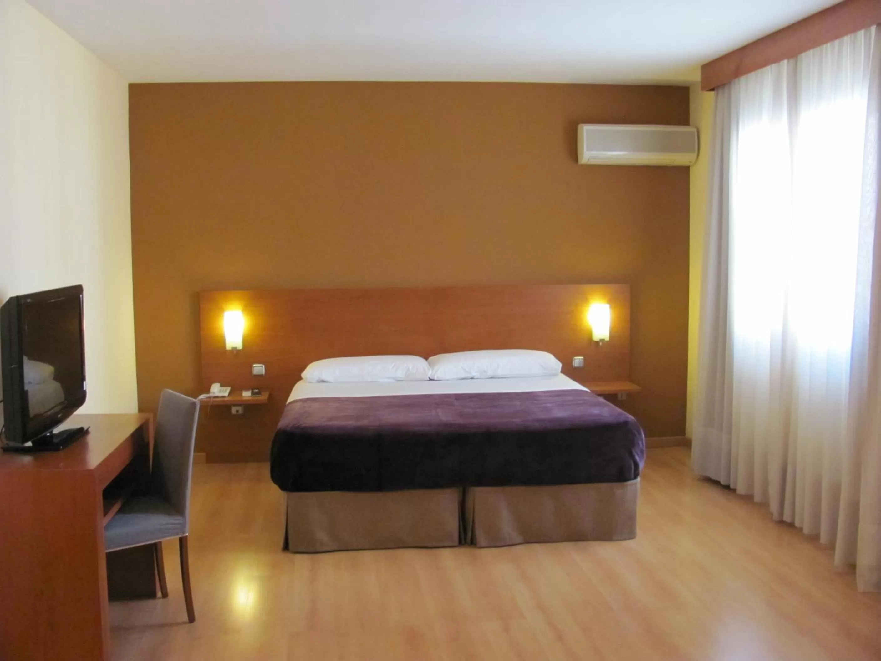 Bed in Hotel Torre Monreal