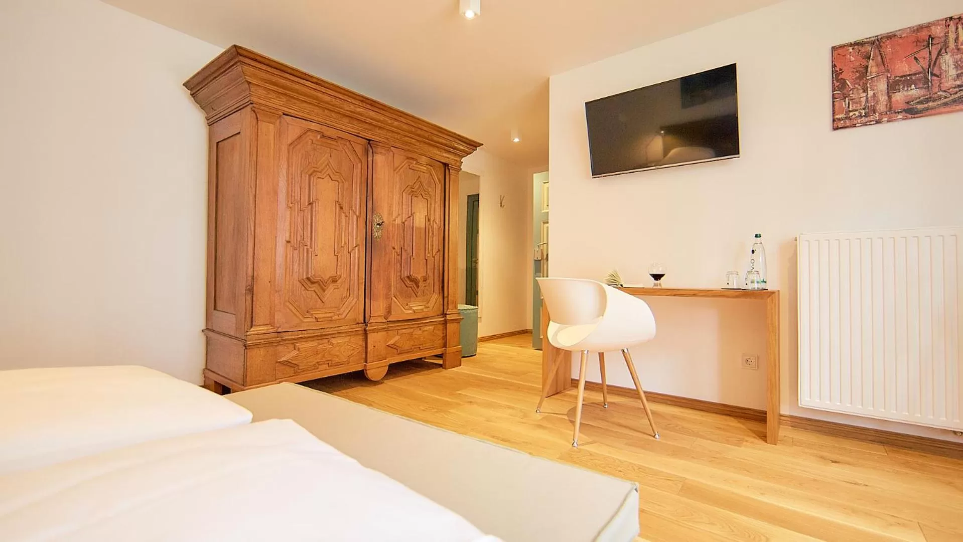 Photo of the whole room, Bed in Anno 1433 Hotel Lüneburg