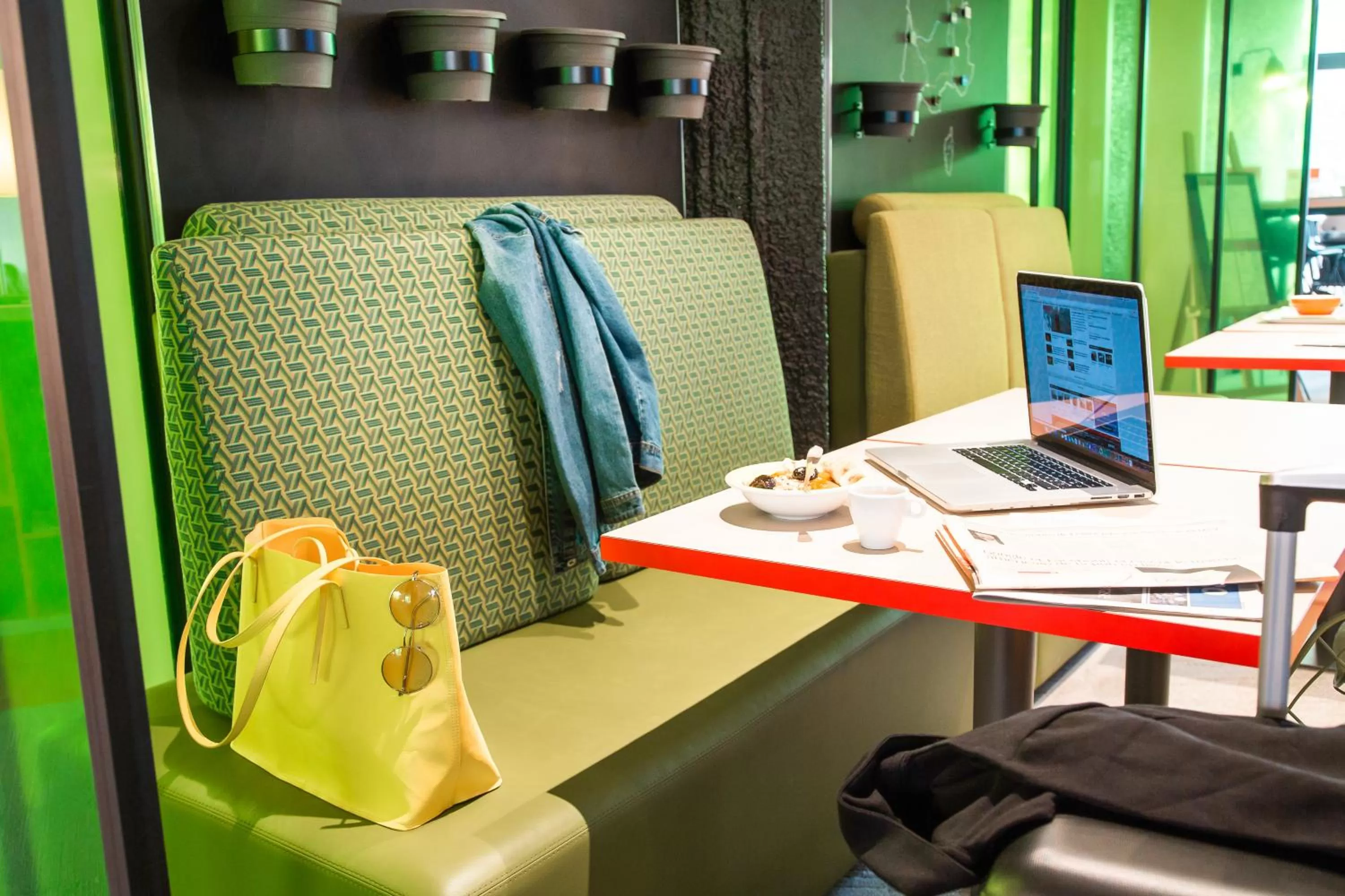 Lobby or reception in ibis Styles Tours Sud