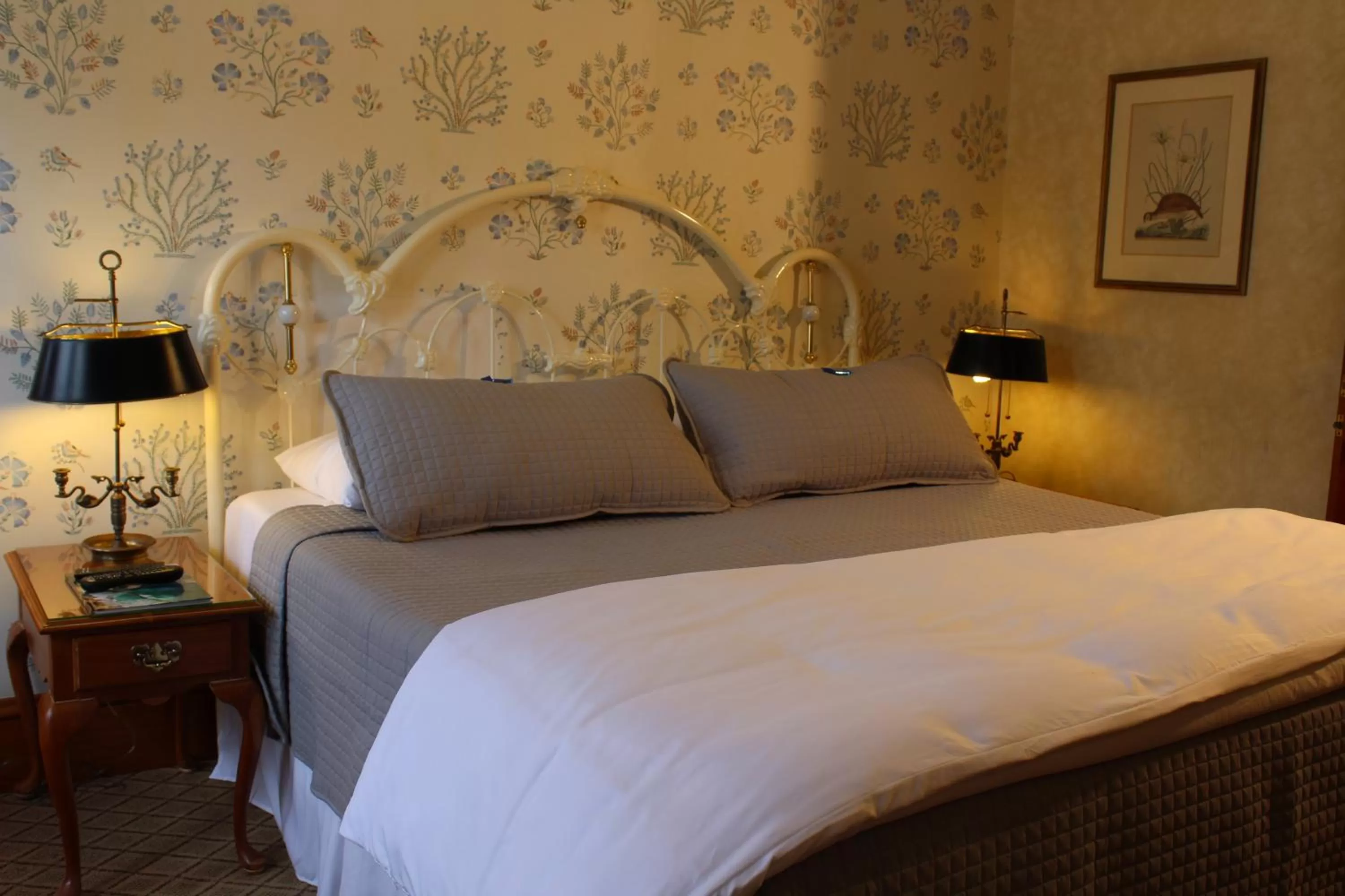 Bed in Pacific Grove Inn