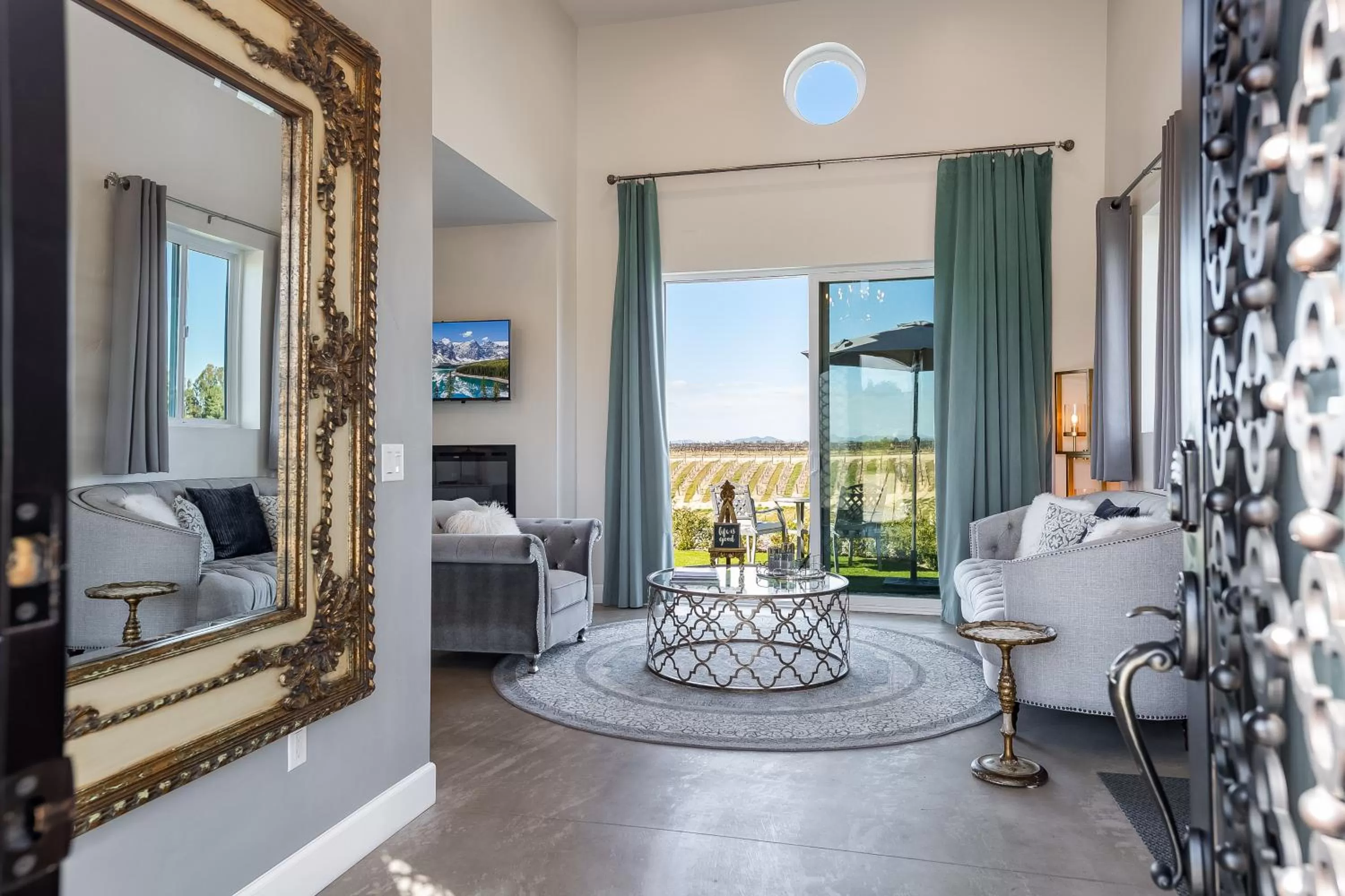 TV and multimedia in Domaine Chardonnay